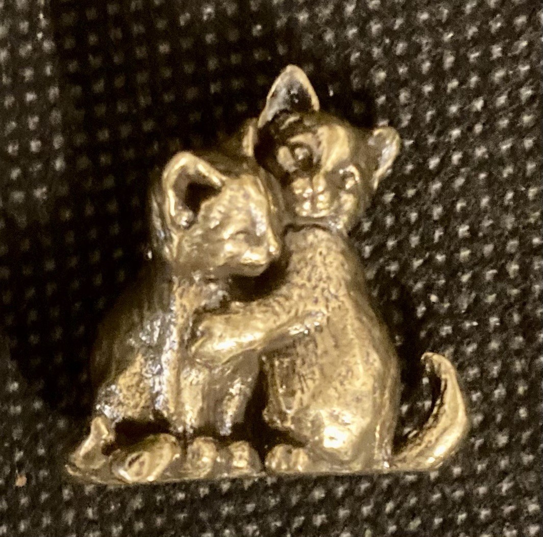 Cute Kittens Hugging Brass 1″ Figurine