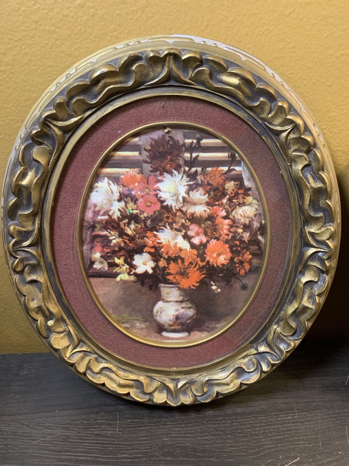 Vintage Norleans Set of 2 1970’s Floral Wall Hangings Ornate Oval Plastic Frames