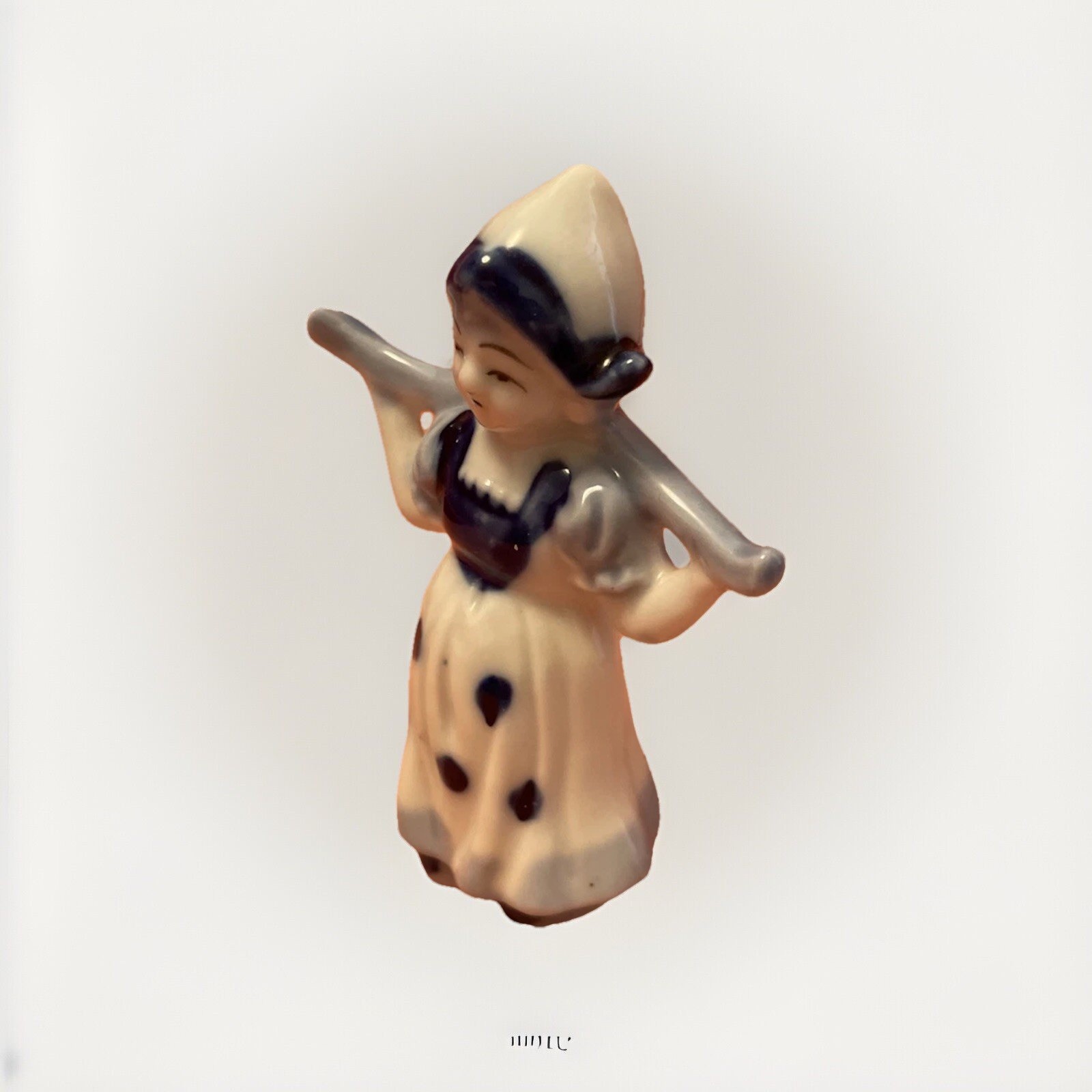 VTG Figurine Dutch girl. excellent condition. 4-1/2” H. Netherlands Holland VTG