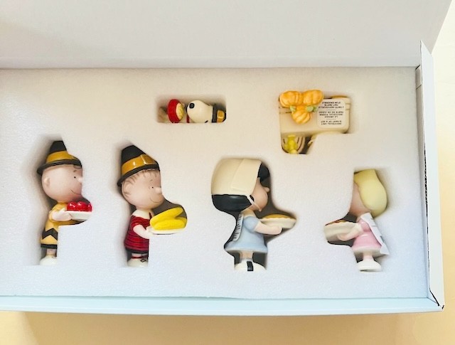 Lenox Peanuts Thanksgiving Pilgrim 6 PC. Figurine Set Charlie Brown Snoopy New