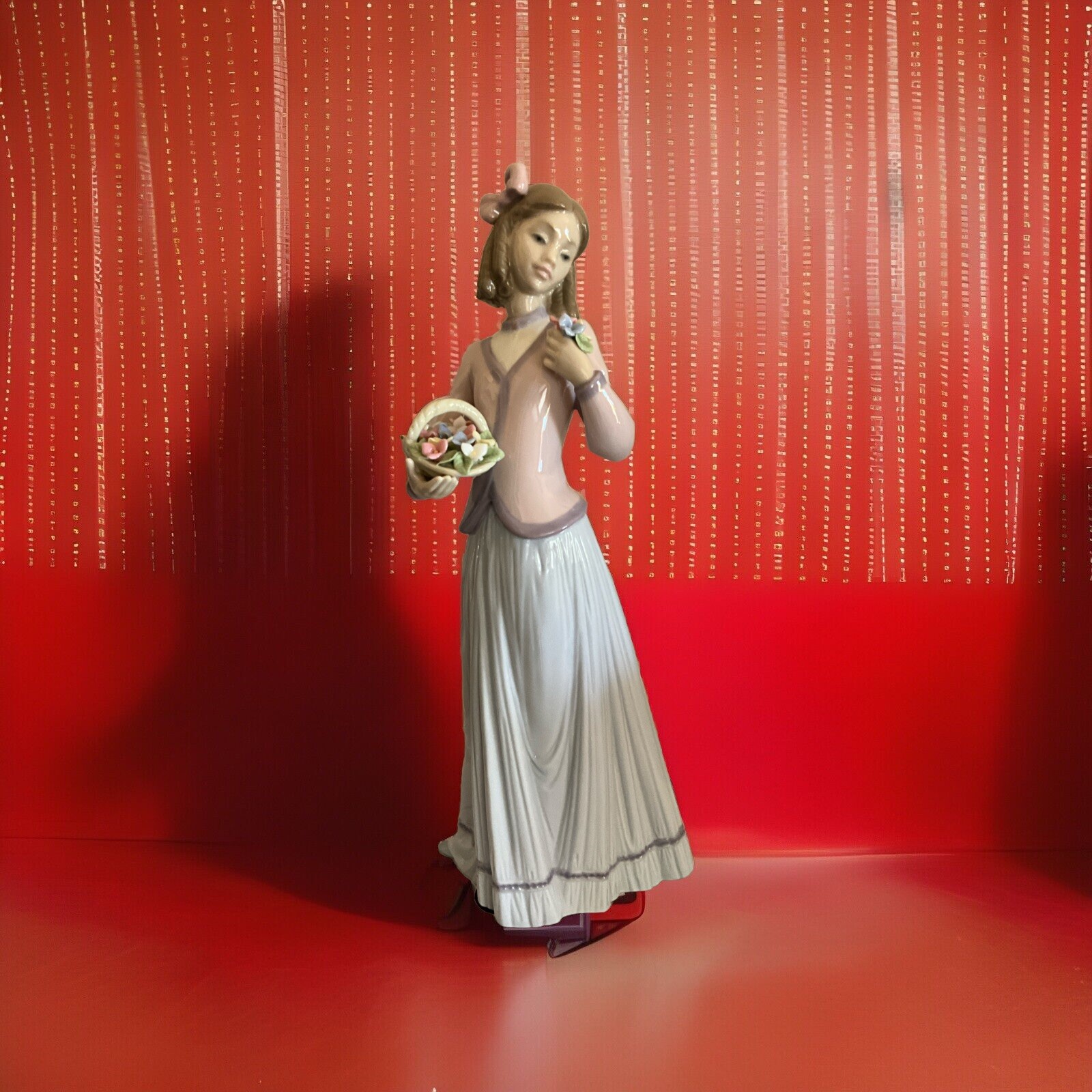 LLADRO INNOCENCE IN BLOOM #7644 GIRL WITH FLOWERS 1996 COLLECTORS SOCIETY