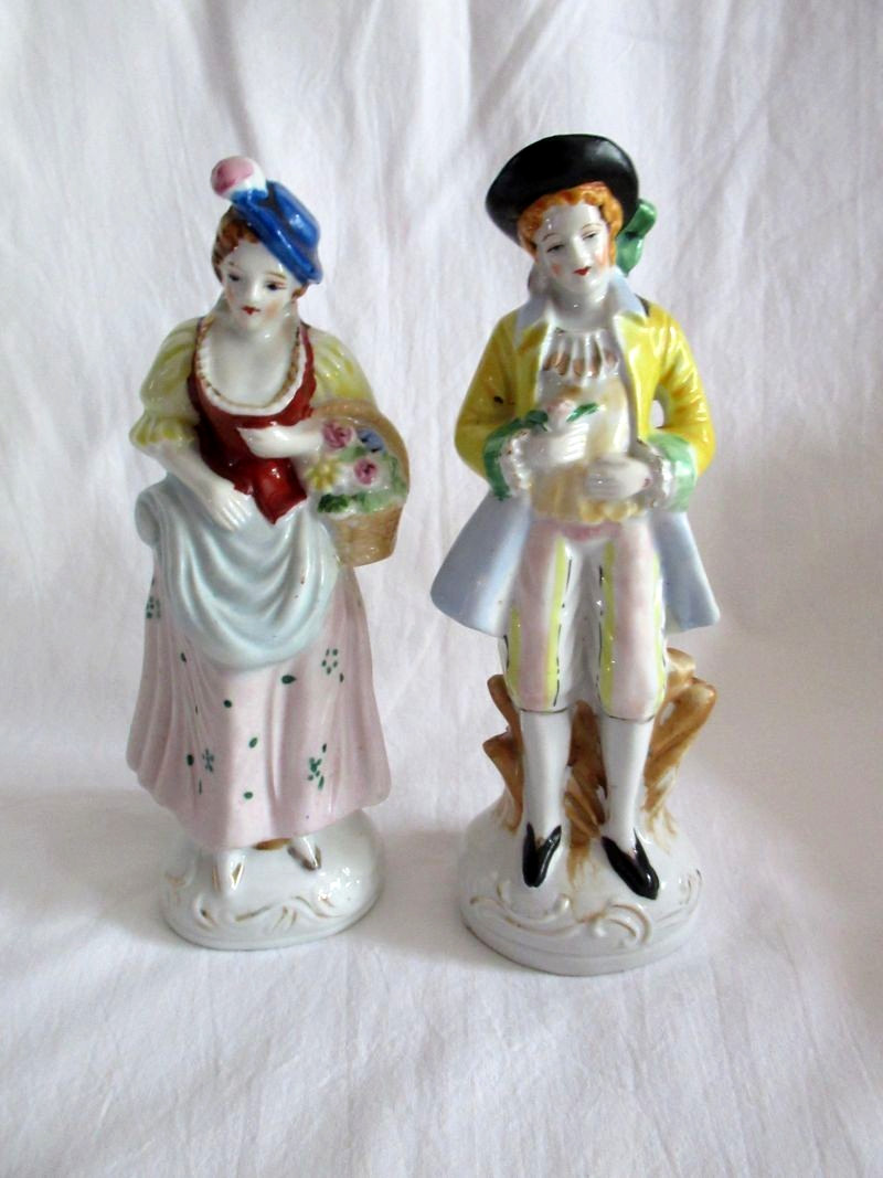 PR 1940’S OCCUPIED JAPAN 7.5″ COLONIAL COUPLE PORCELIAN FIGURINES WWII ERA