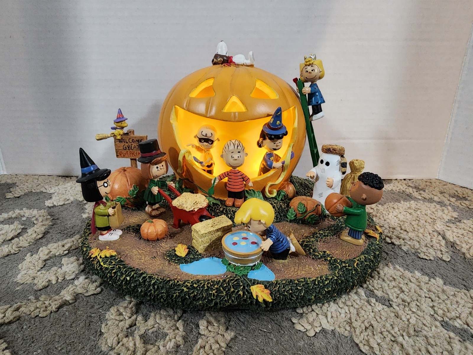Bradford Exchange Peanuts Great Pumpkin Carving Party Halloween