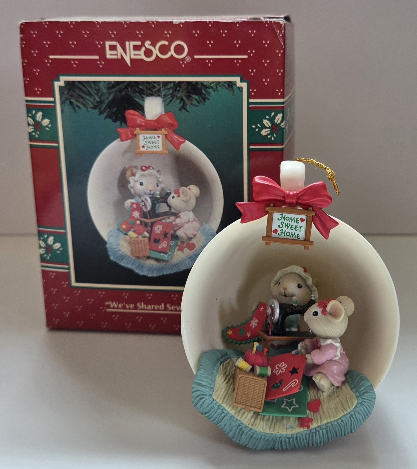 ​VTG 1995 Enesco Cozy Cup Ornament We’ve Shared Sew Much Mice Sewing Machine Box