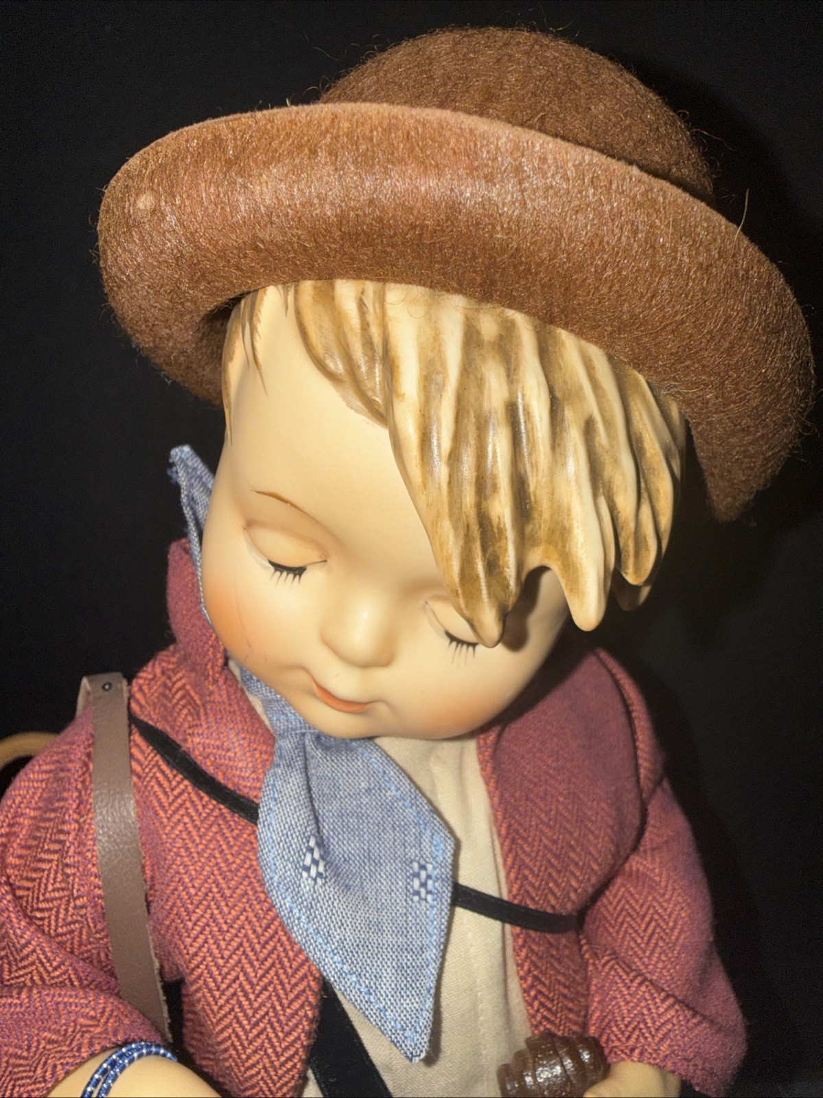 Hummel Goebel Doll Porcelain Fiddler Boy With Violin. 1988, 13 inches