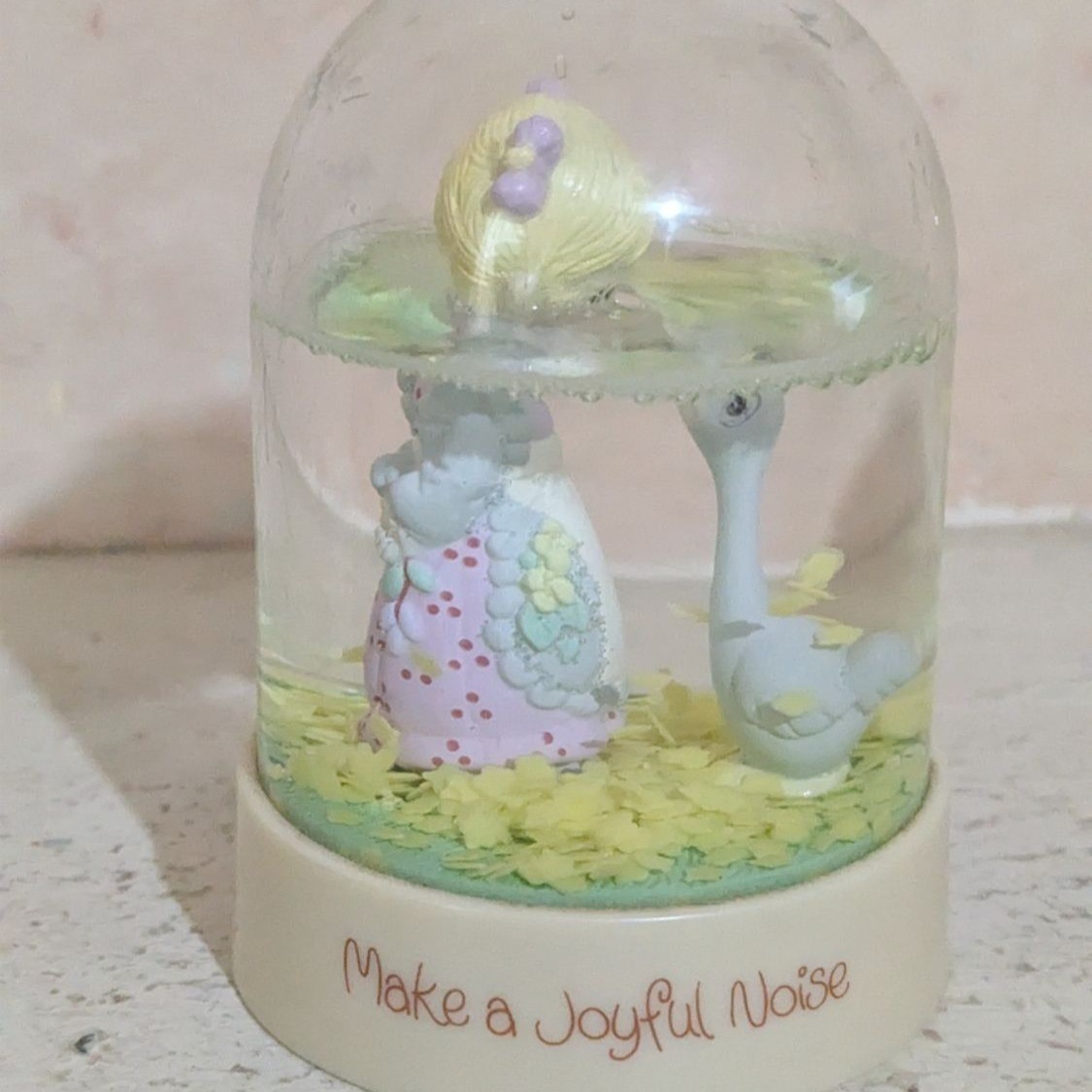 Precious Moments “Make A Joyful Noise” Snow Globe Figurine Yellow Glitter 3.5″
