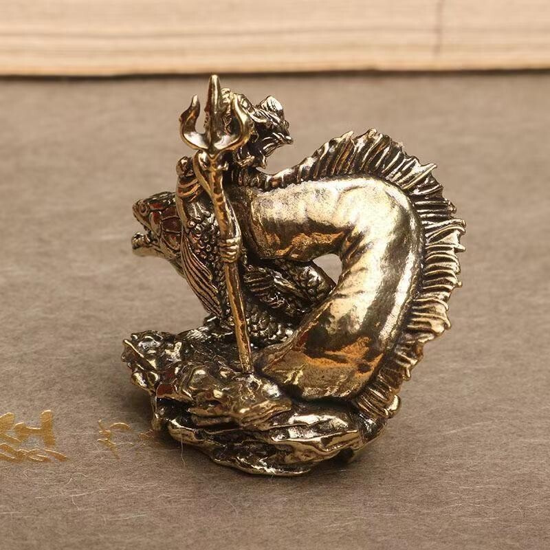 Brass solid small ornament Medusa battle dragon fish tea pet ornament