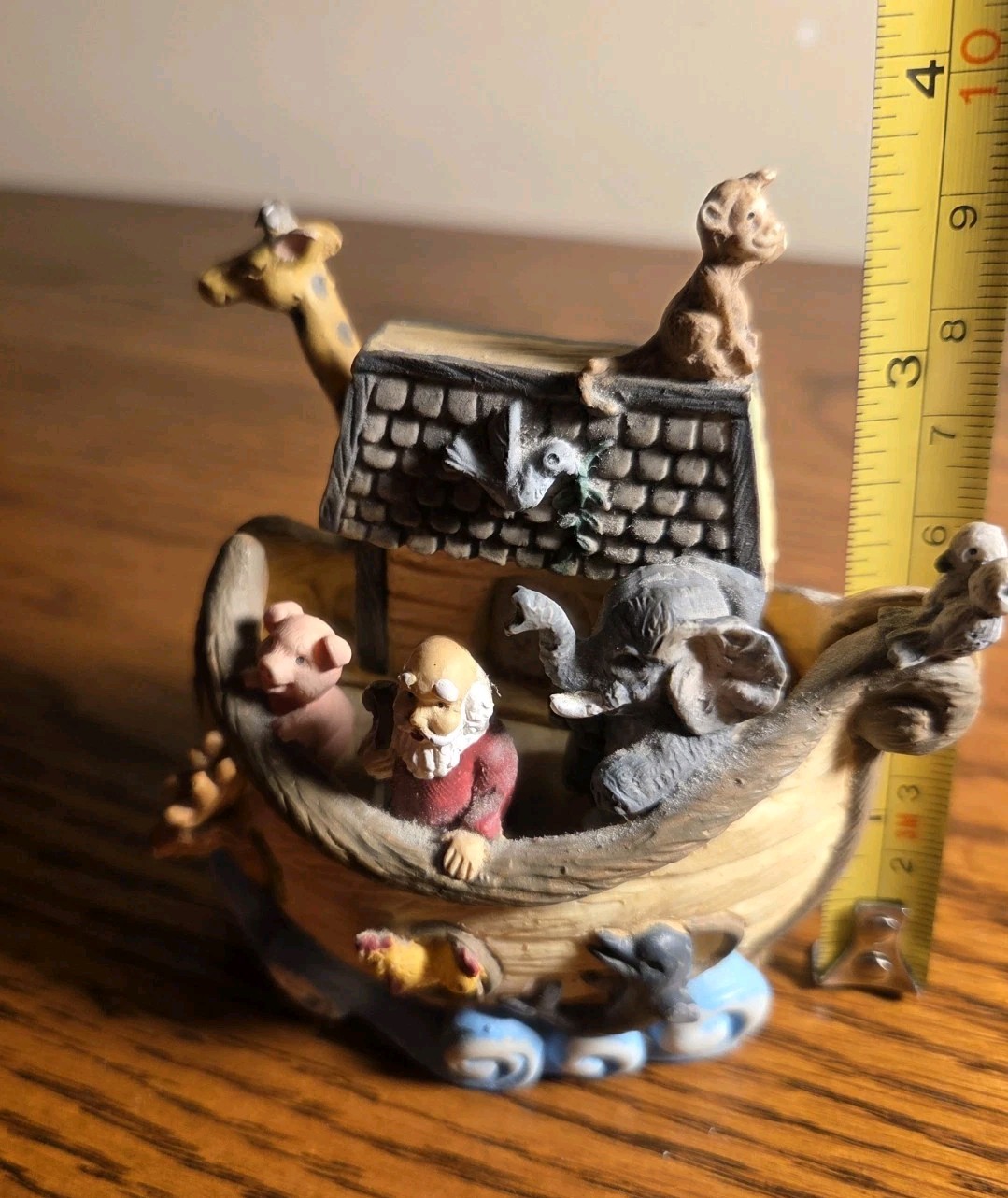 Noah’s🐘Ark Hinged Resin🦏Figurine Shows🦁Scene on🐇the inside 3.5 in Opens Up