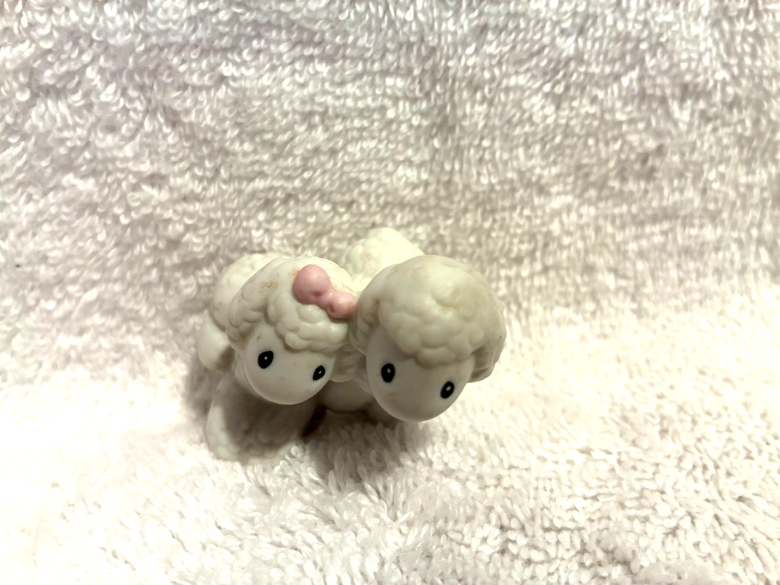 Precious Moments Noah’s Ark Sheep 1992 1 3/4″ T x 1 1/4″ x 1 1/4″