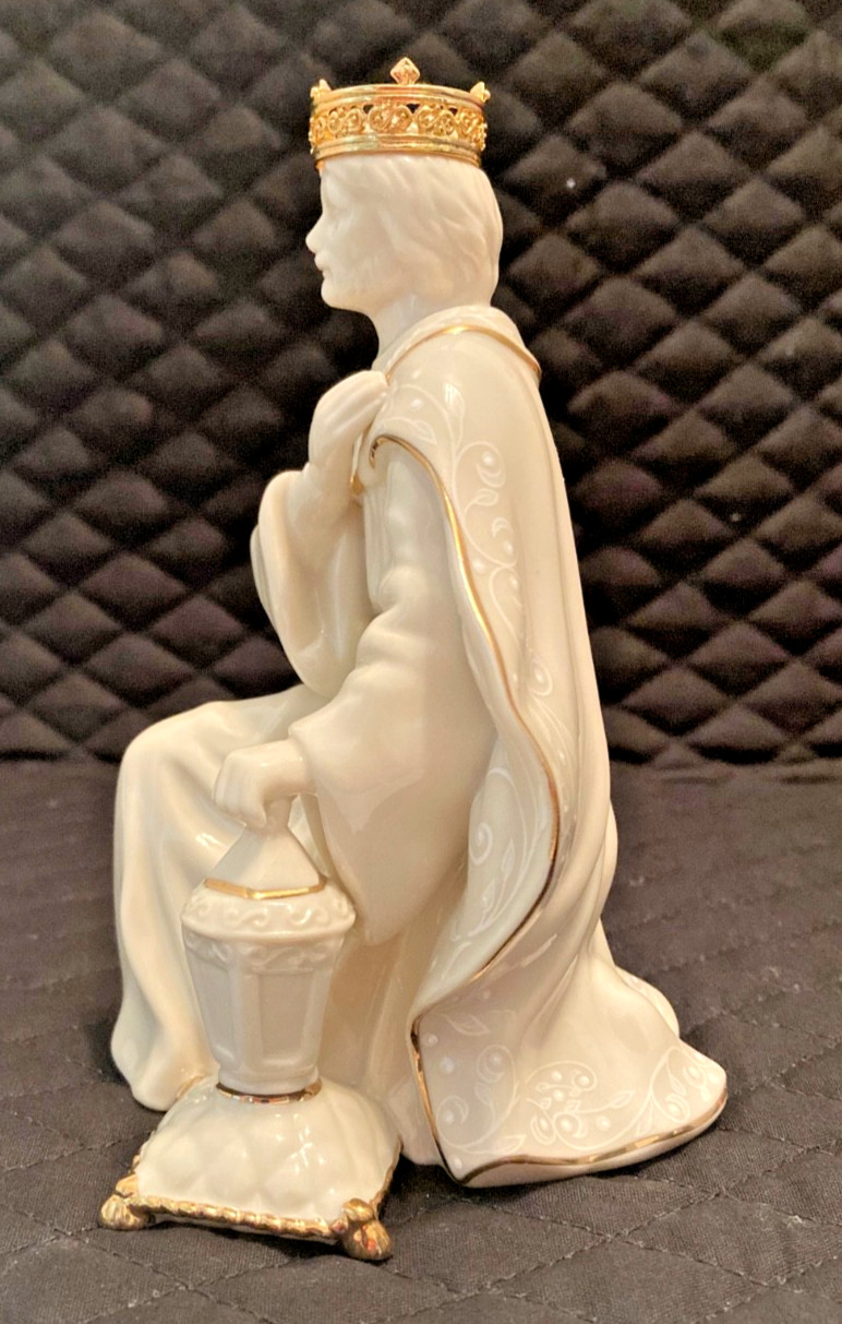 1pc Lenox Innocence Nativity The Three Kings, Kneeling King 6-inch Bone China