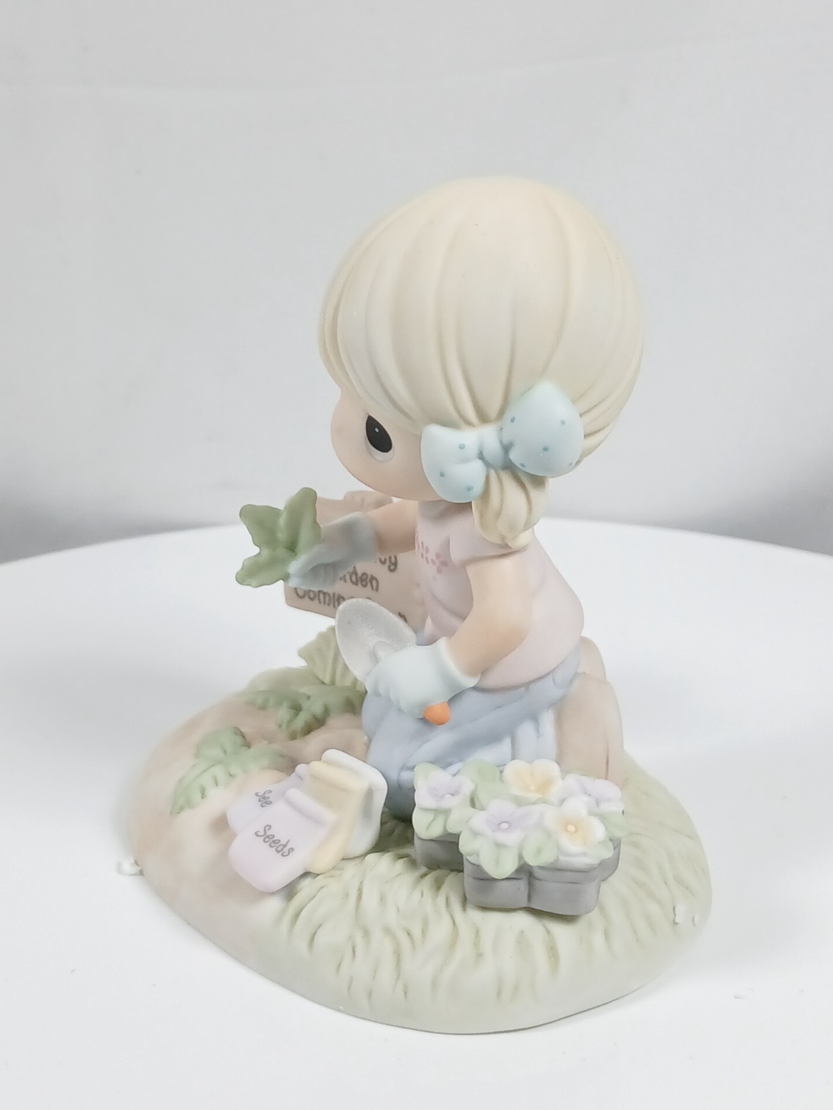 Precious Moments Figurine 2008 Membership – Garden Till Your Hearts Content