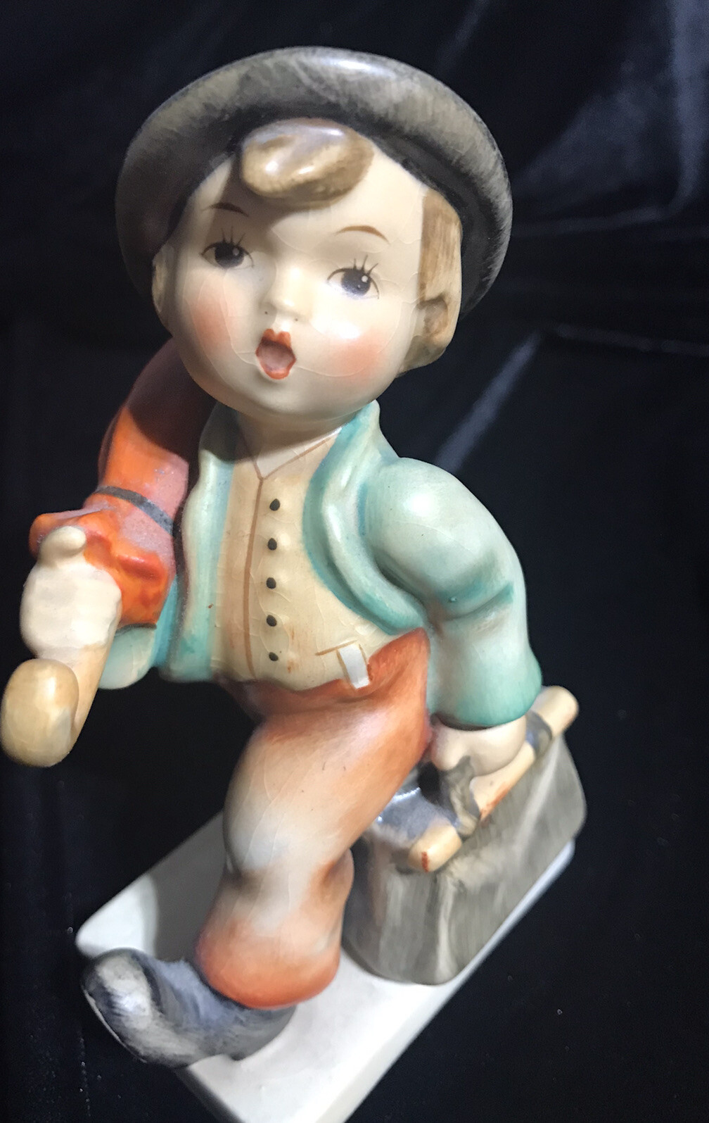 Hummel Merry Wanderer 4.75” Tall