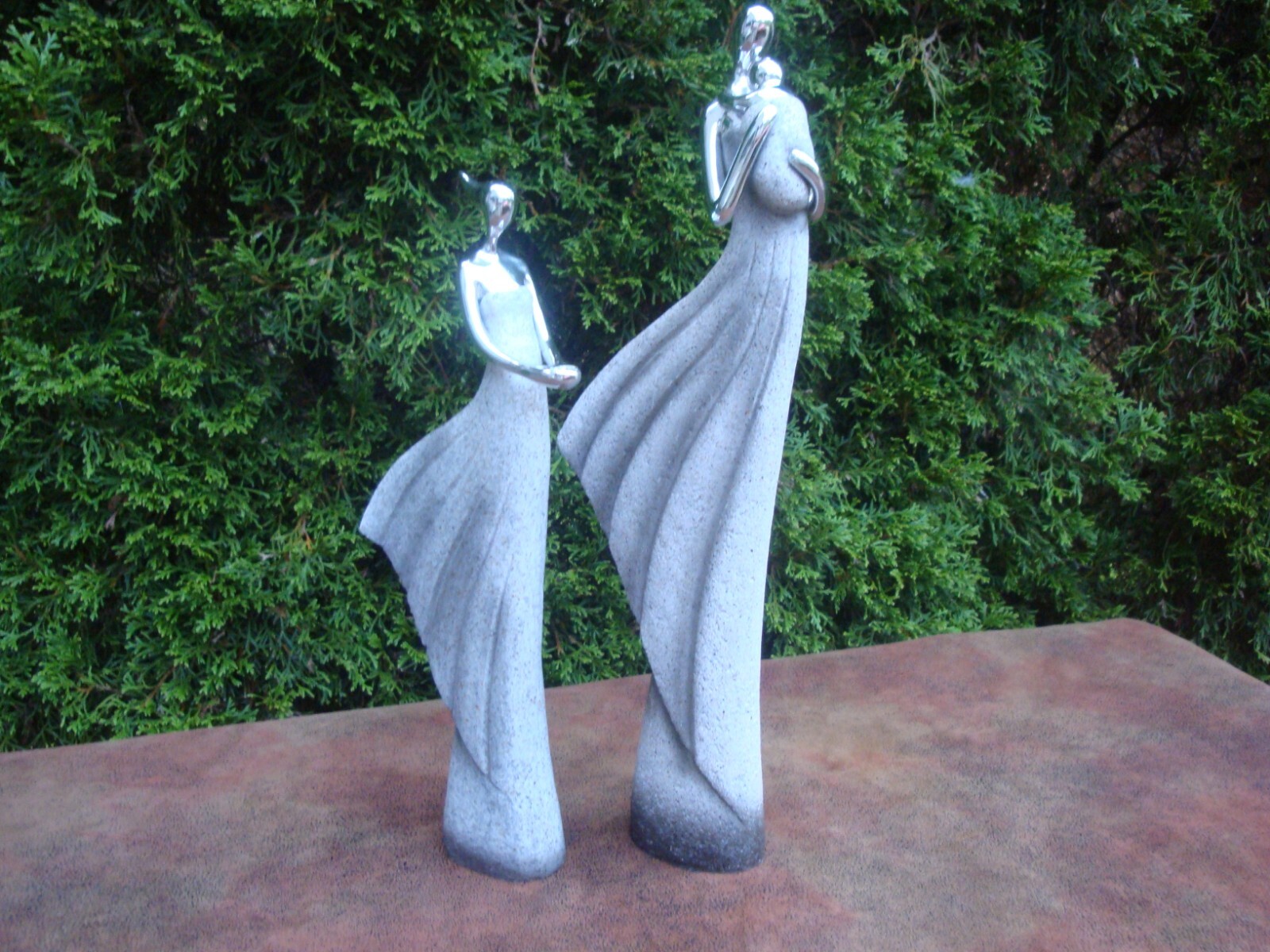 Ceramic 16-3/4″ Mother Holding Baby and Daughter Faceless Figurines