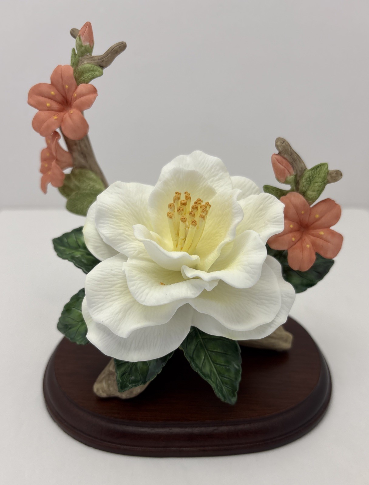 HOME INTERIORS MASTERPIECE BONE CHINA MARY’S FLORAL COLLECTION 89830 W/WOOD BASE