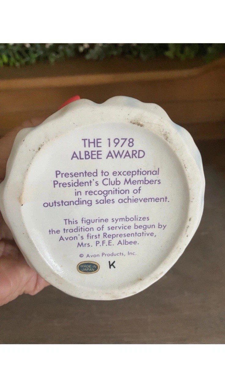 FIRST 1978 Avon President’s Club Porcelain Mrs. Albee Award Figurine ~No Box~