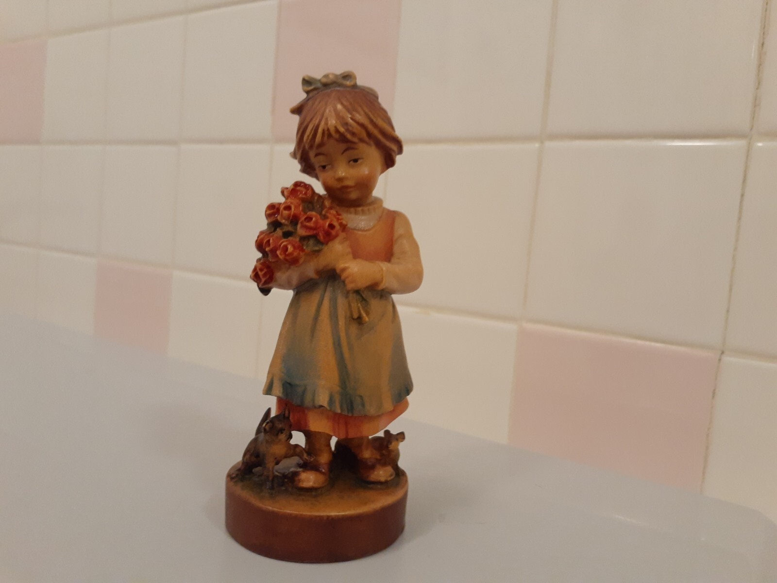 RARE Anri Vintage Light Wood Girl Holding Flowers with Cat & Mouse 5.7″ tall
