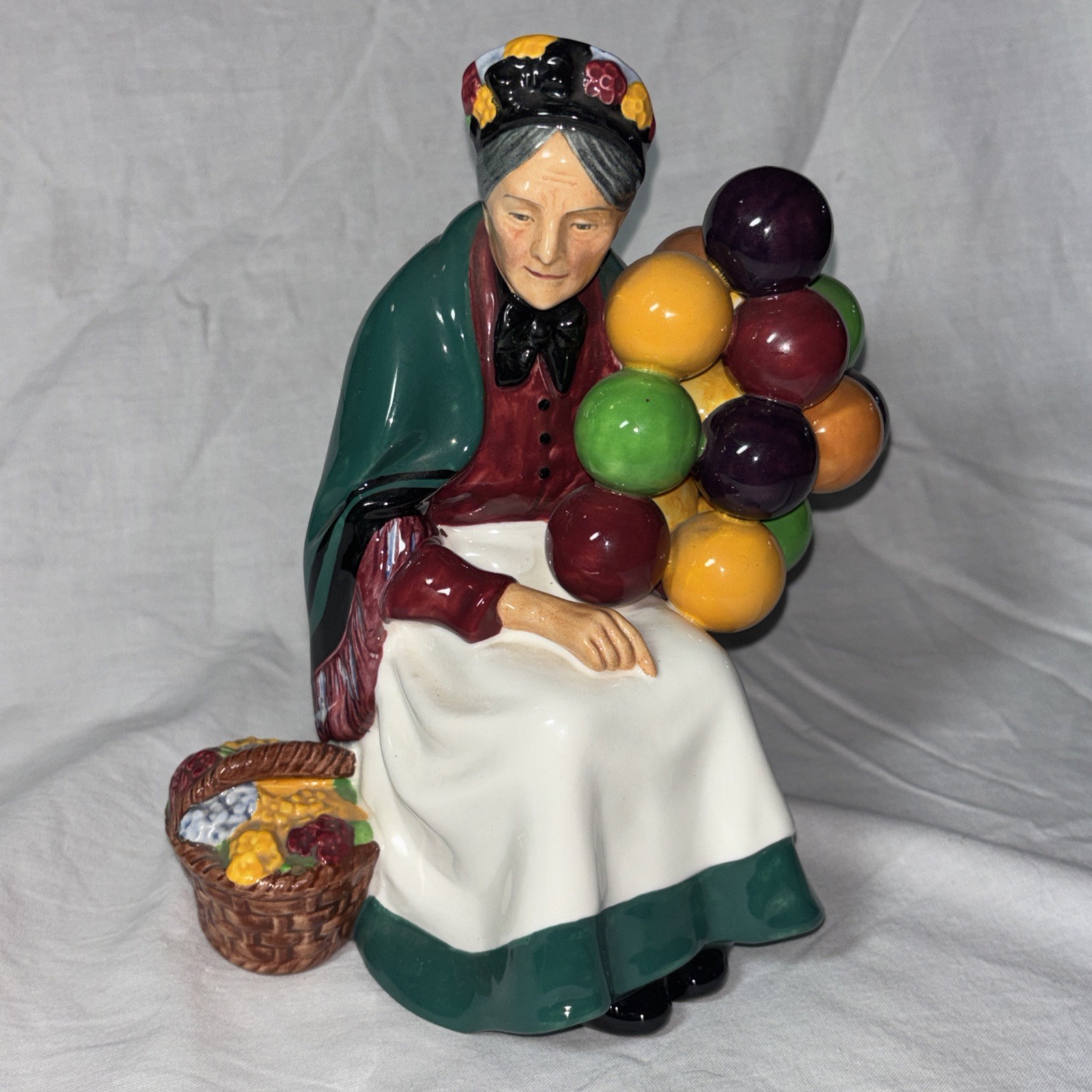 Royal Doulton Figurine “The Old Ballon Seller”. HN 1315 EUC