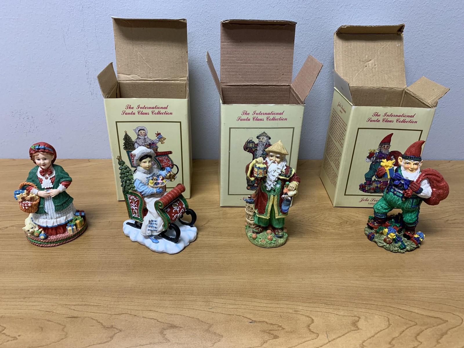Vintage International Santa Claus Collection Figurines Set 4 w Boxes 1980s 1990s