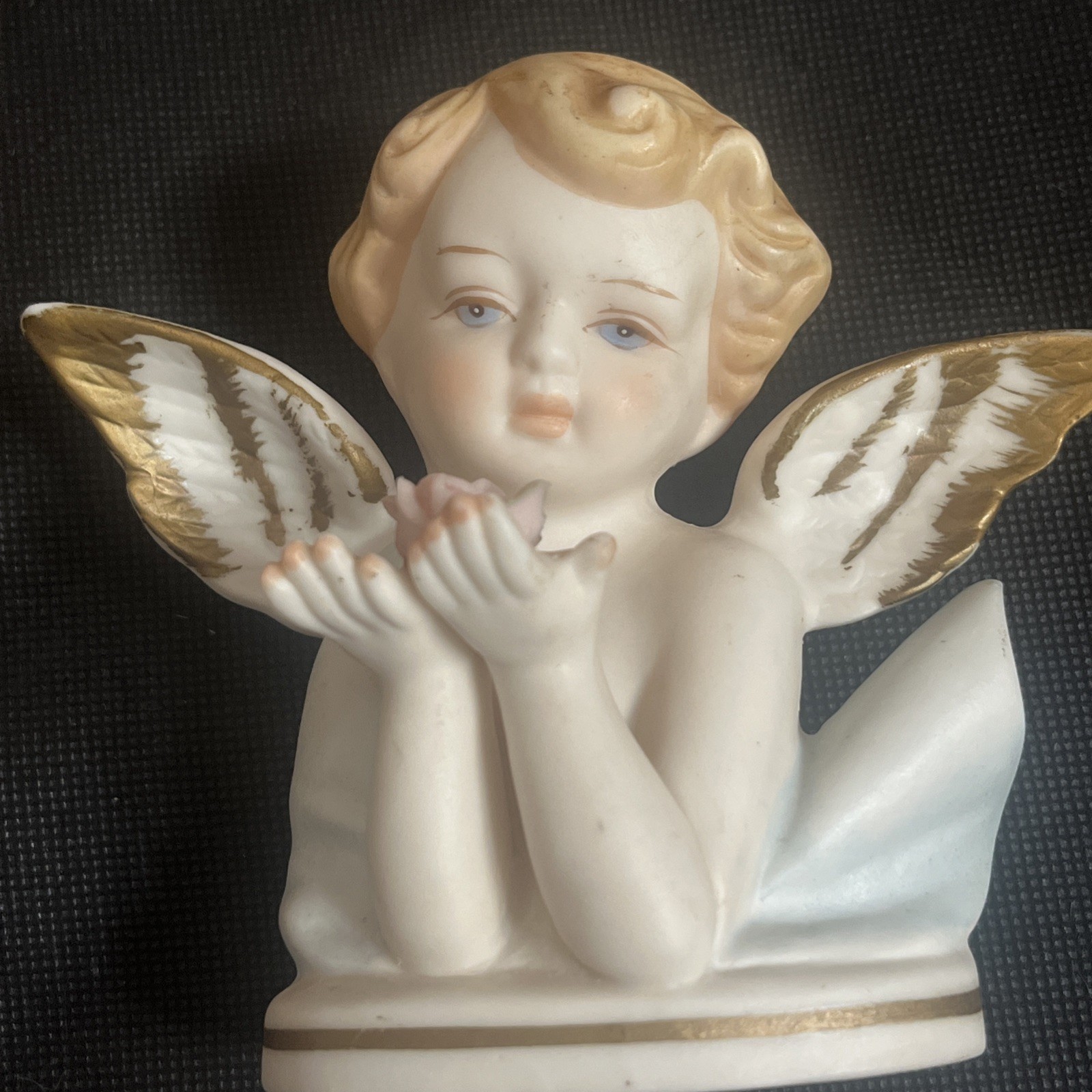 VINTAGE Arco ANGEL CHERUB holding Rose figurine Made in Japan BEAUTIFUL Easter