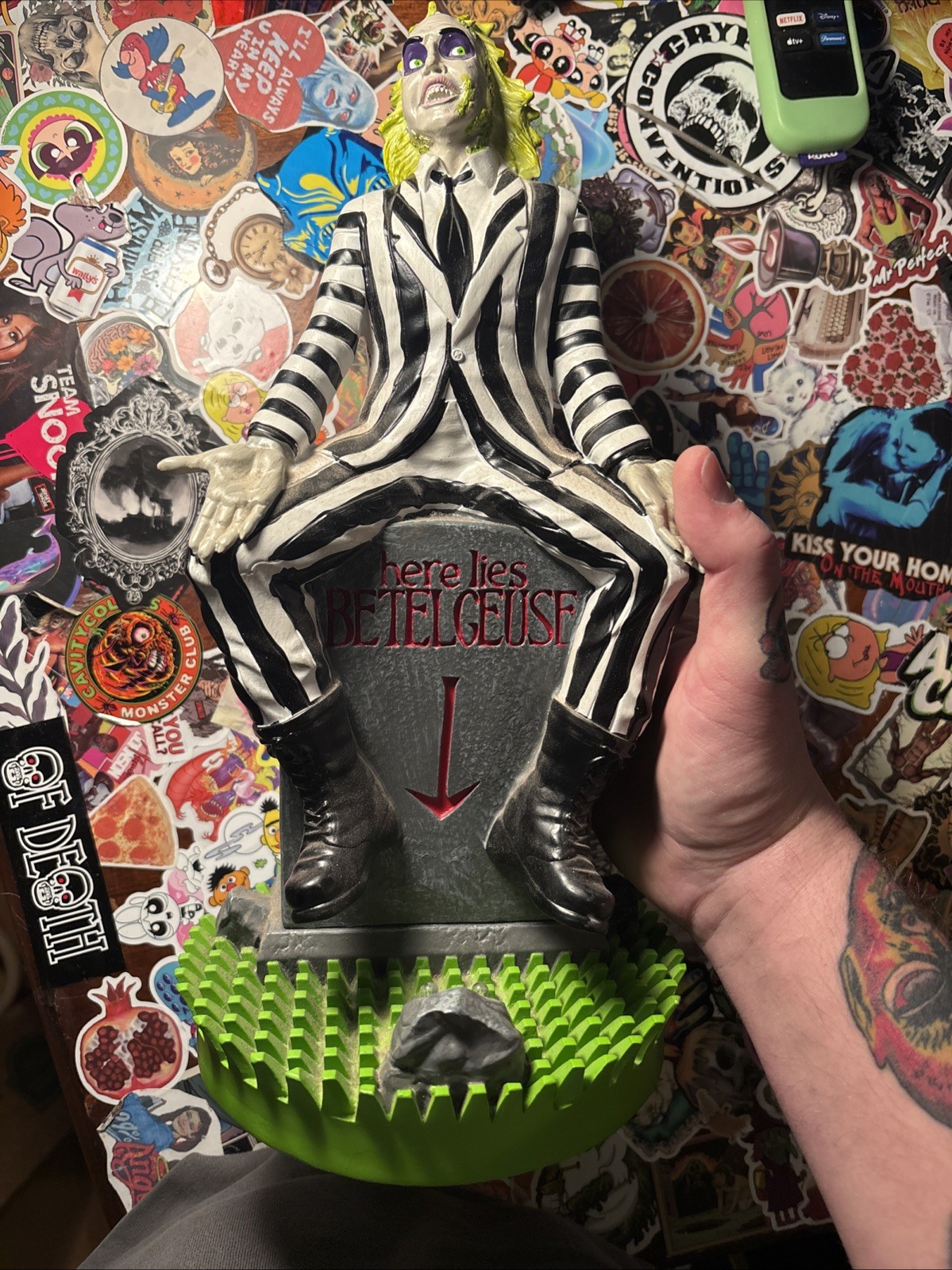 Spirit Halloween 15” Beetlejuice LED Light Up Statue Read Description