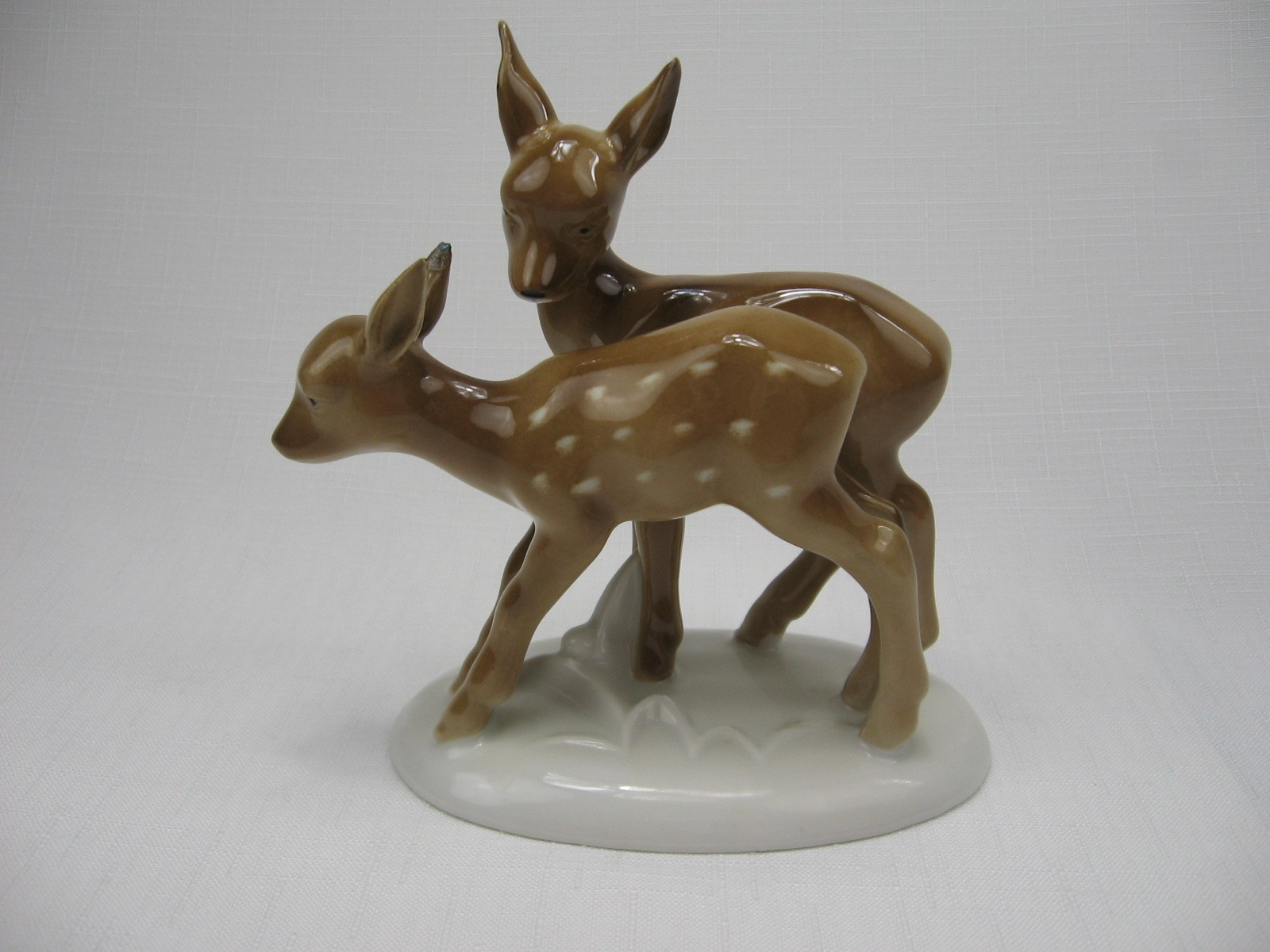 Vintage deer spotted doe and fawn porcelain figurine Germany 4 1/2″ x 2 5/8″