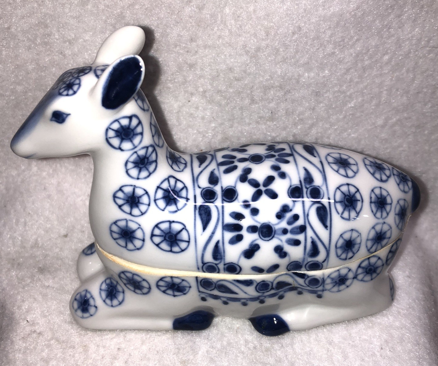 Vintage Porcelain Laying Deer Lidded Trinket Box Cobalt Blue White 5″ L Thailand