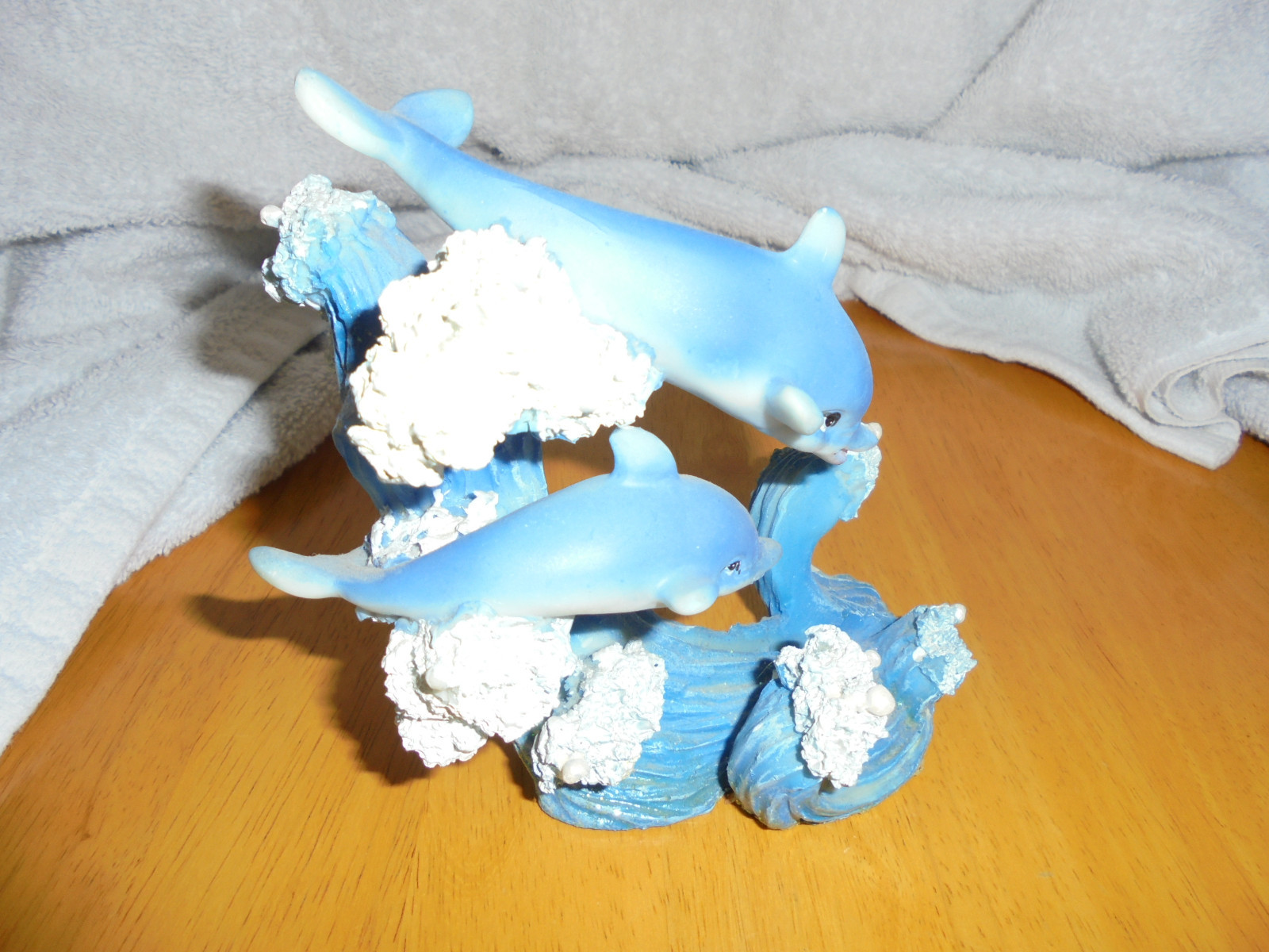 RESIN TWO DOLPHINS ON GLITTERED WAVES HOLDS A CLEAR MIRROR 8 IN TALL 5 1/2 IN W