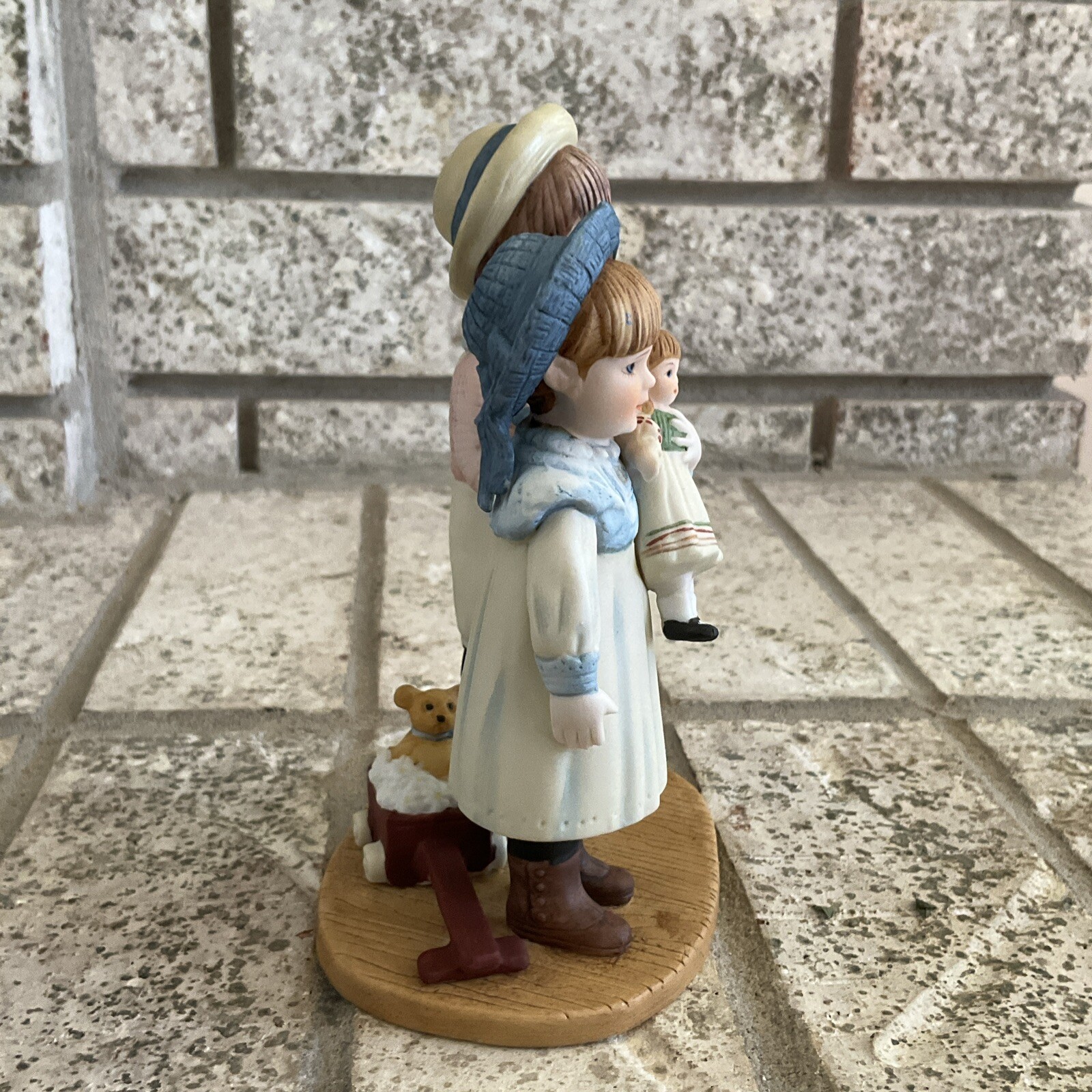 Vintage Jan Hagara 5.5 In Figurine “SHARICE AND PARRY” 1982 Limited Edition