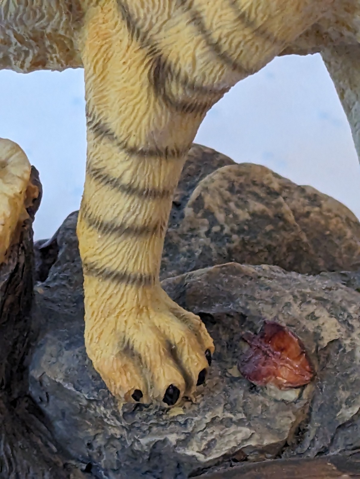 Bengal Tiger Resin Statue Figurine-Classic Wildlife Collection-Wood Base-6.5″H