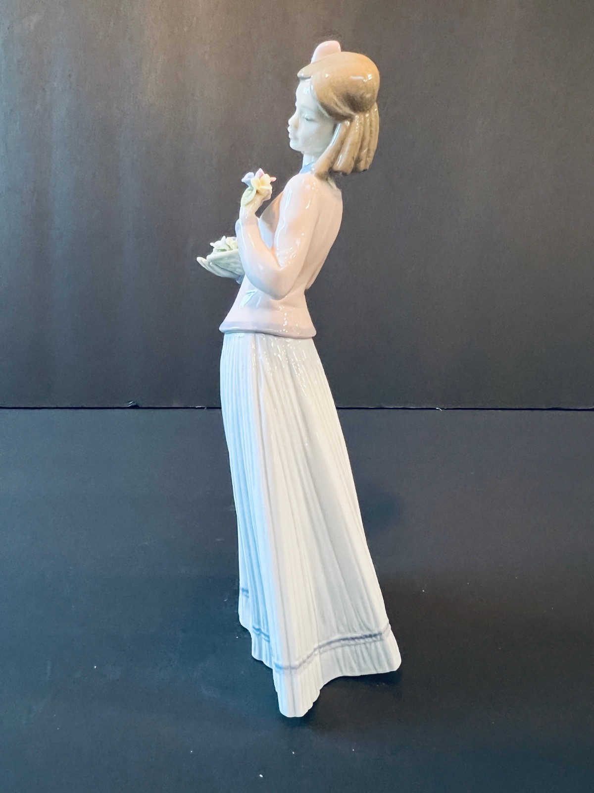 LLADRO “Innocence In Bloom” #7644- RETIRED Excellent Condition, Original Box