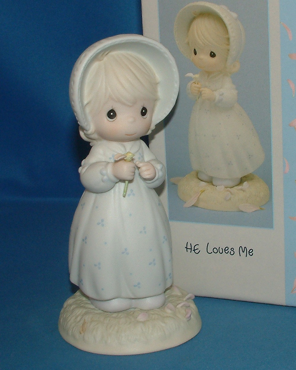 Precious Moments Figurine: 524263 He Loves Me (6.2″)