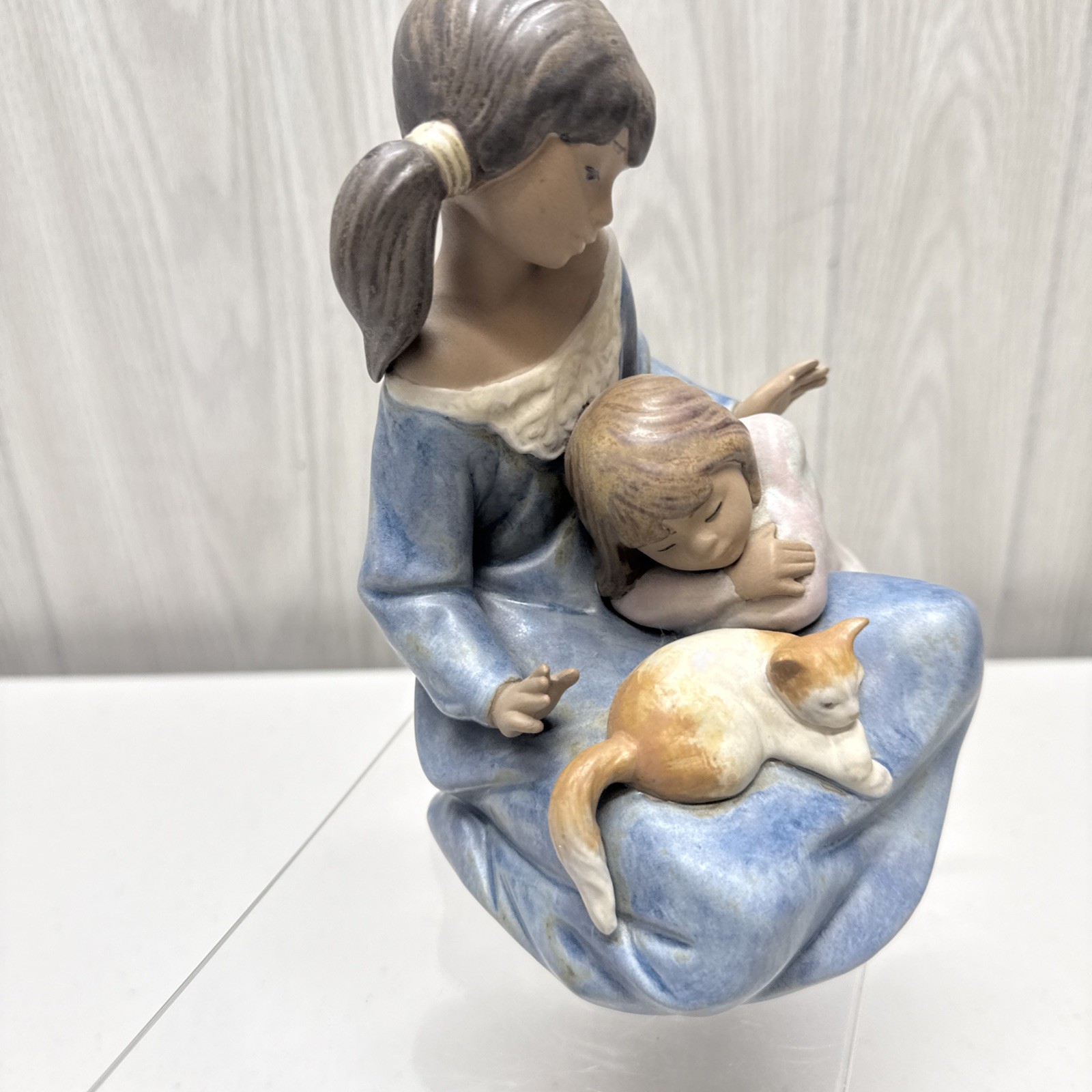 Lladro 12261 Little Sister Retired Mint Condition w/ Box