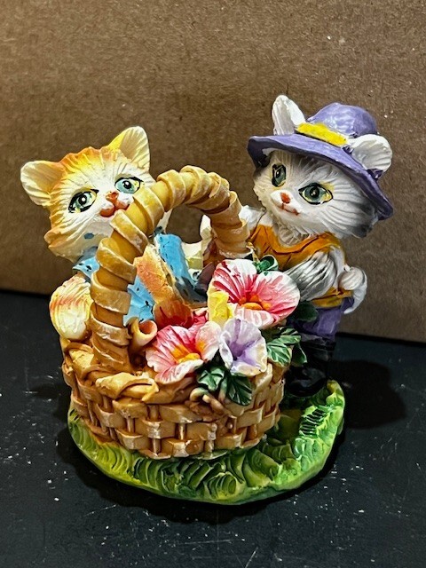 Vintage Turtle King Corp. Kittens Kitty Cat with Basket Flowers Figurine