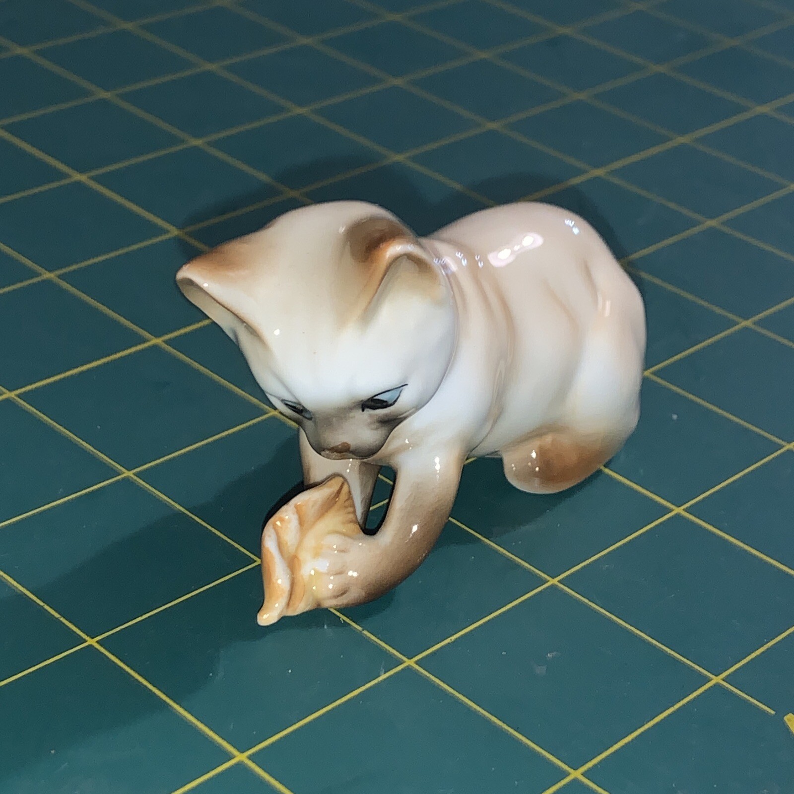 Vintage Danbury Mint Cats of Character Fine Bone China “What’s This?”