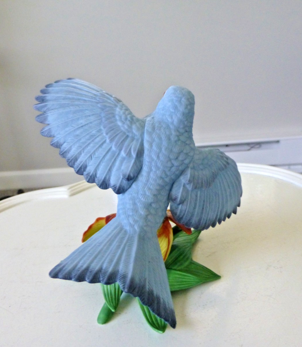 Vintage Lenox Mountain Bluebird Porcelain Bird Figurine Collectible -4 1/4″ x 5″