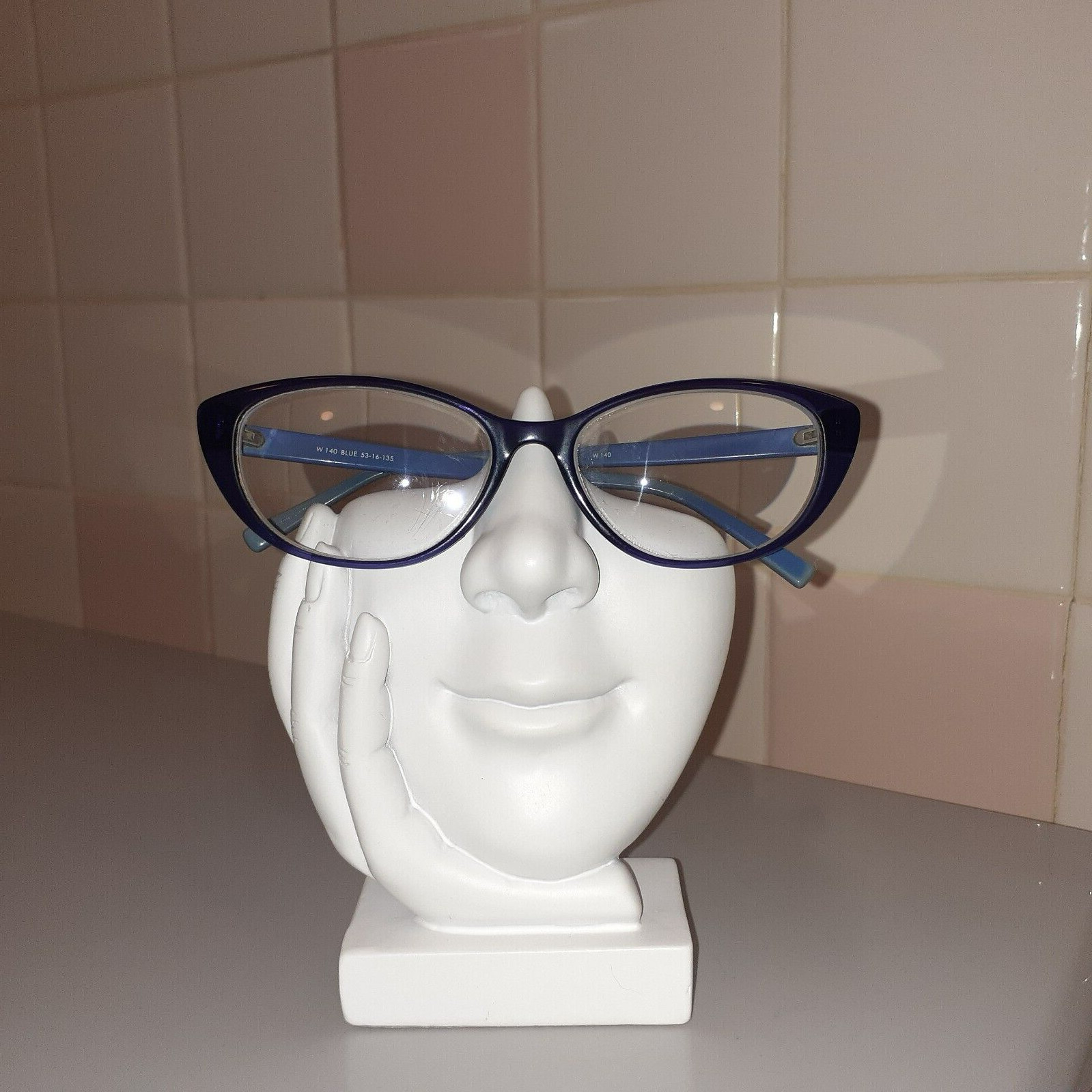 Cool Resin/Mold Glasses Holder Figurine 5.1″ tall x 4.1″ x 1.7″