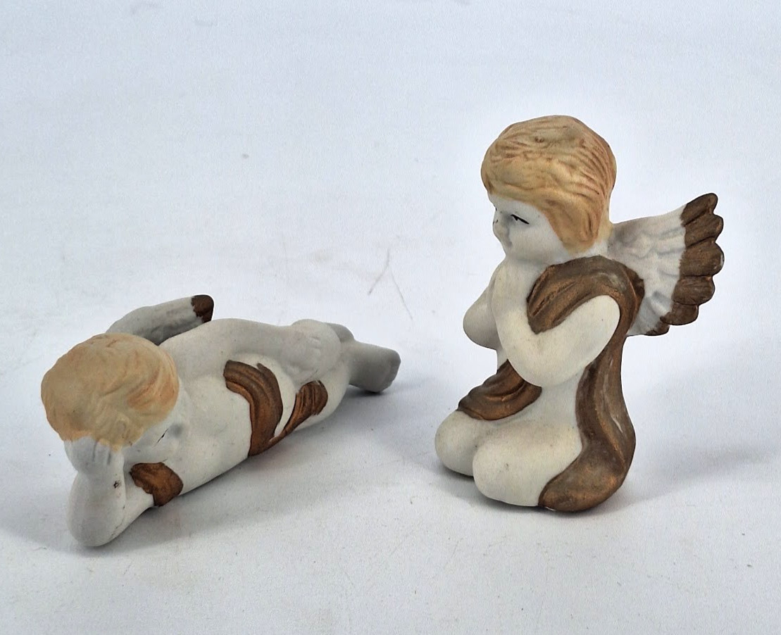 Lot of 9 Angel Figurines Cherubs Angels Porcelain /Plastic Home Décor Vtg