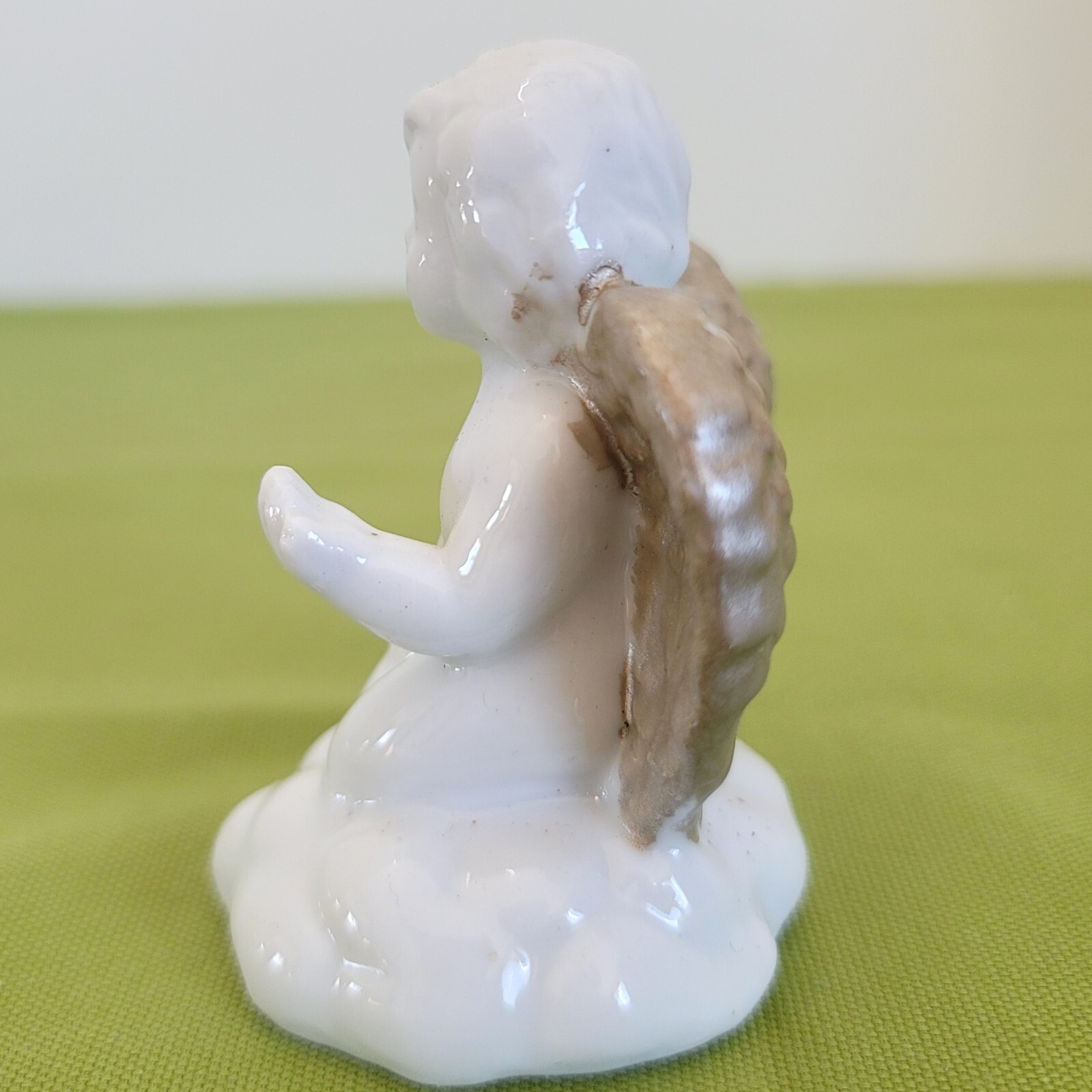 Kneeling China Angel Cherub Figurine Gold Wings Hand Painted 3″ Tall