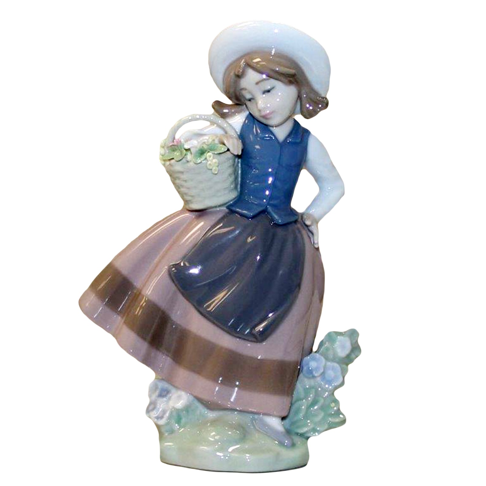 Lladro Figurine: 5221 Sweet Scent, NIB