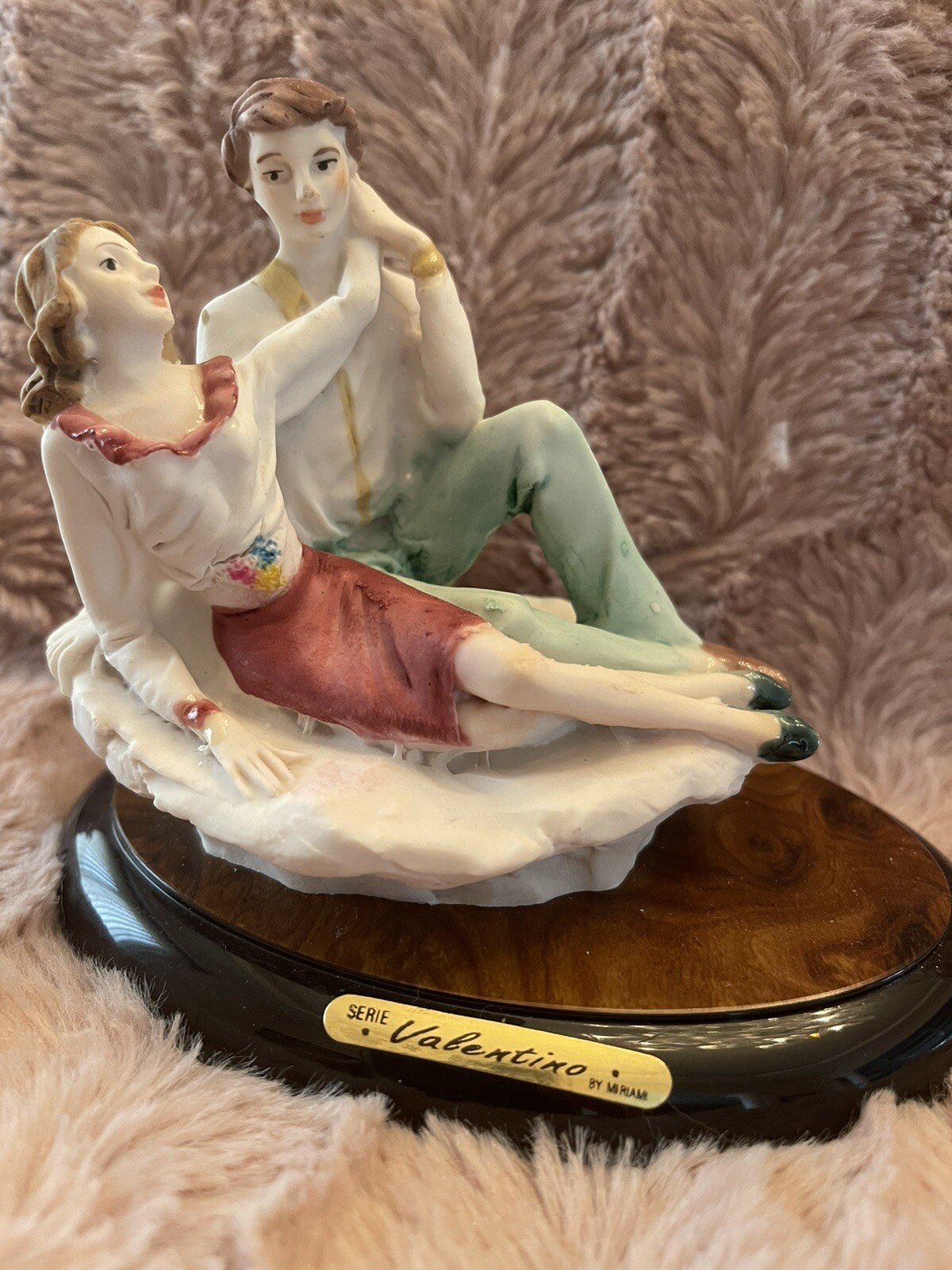 Serie VALENTINO by Miriam Vintage Figurine Young Lovers On Rock EUC!