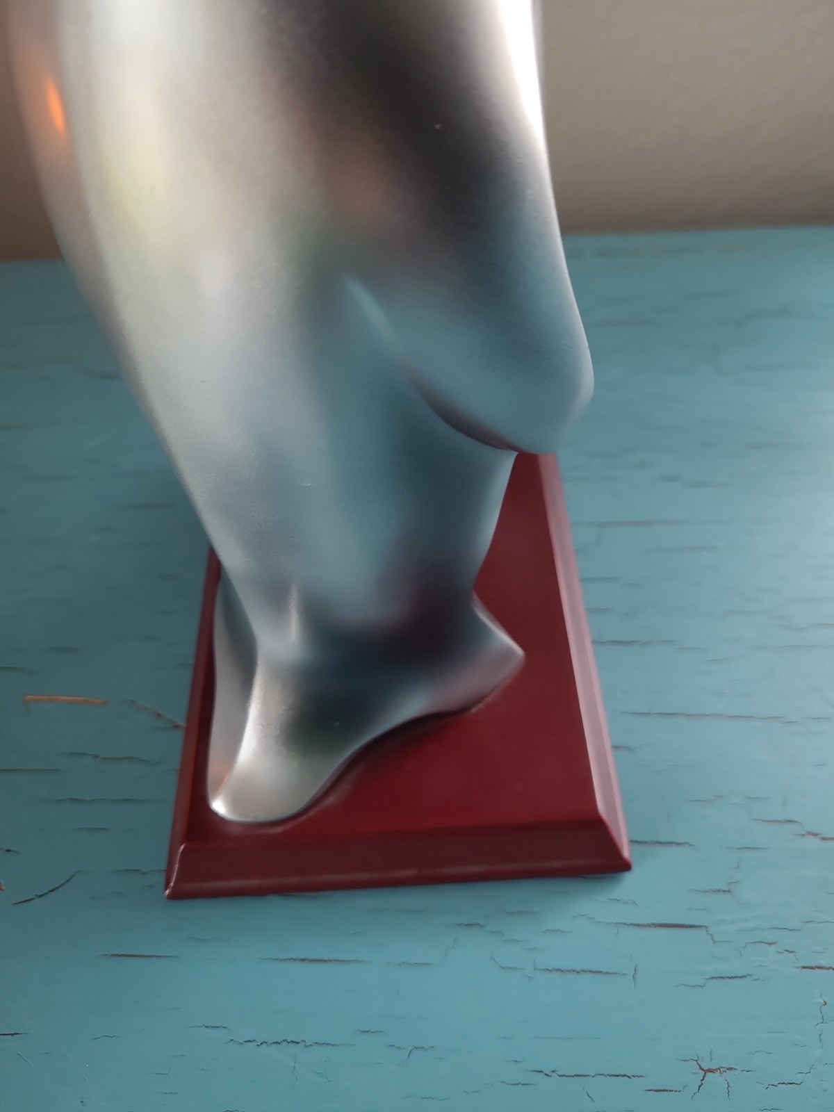 Herco Gift Professional Emperor Penguin & Baby Figurine Silver Wood Base