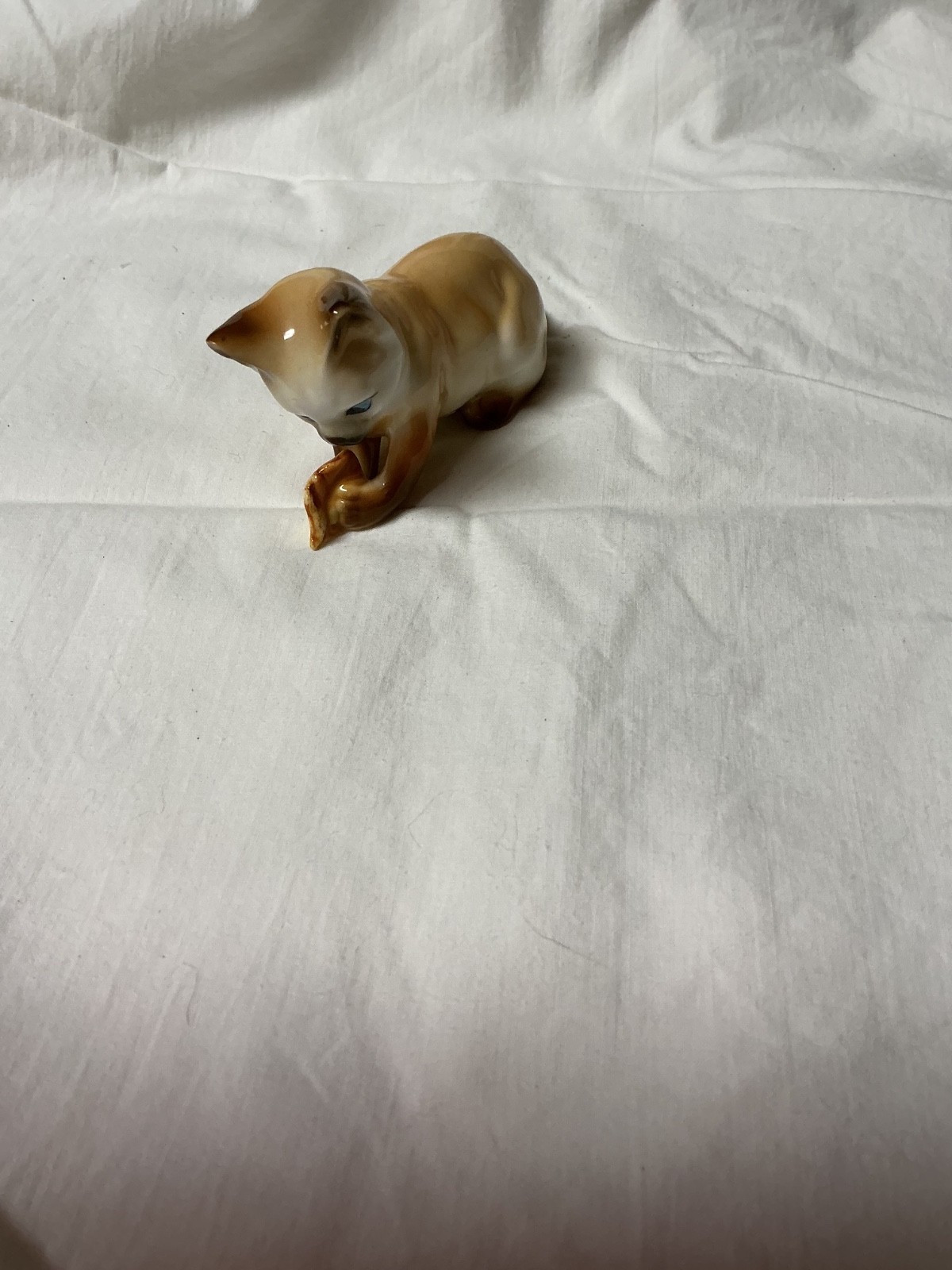 VTG. DANBURY MINT CATS OF CHARACTER FINE BONE CHINA FIGURINE WHATS THIS SIAMESE