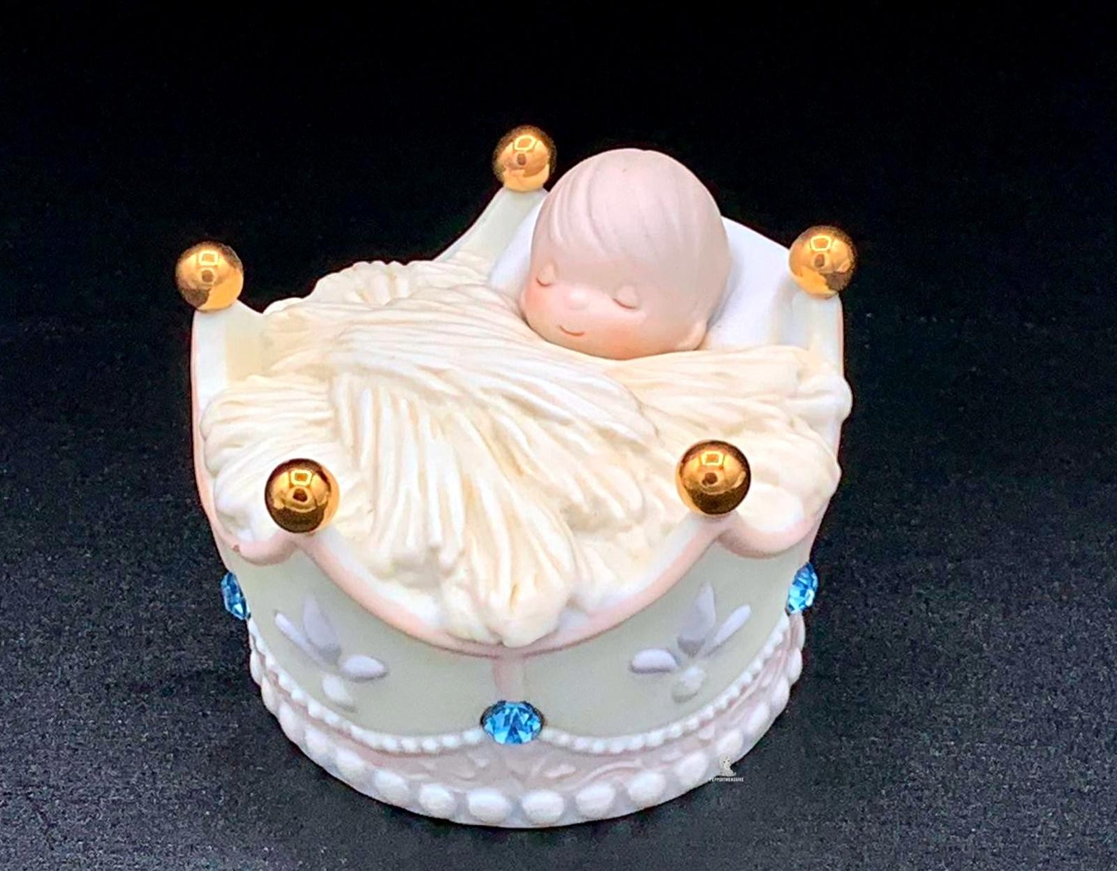 Precious Moments Baby in Crown Figurine – Limited Edition Decorative Sculpture.