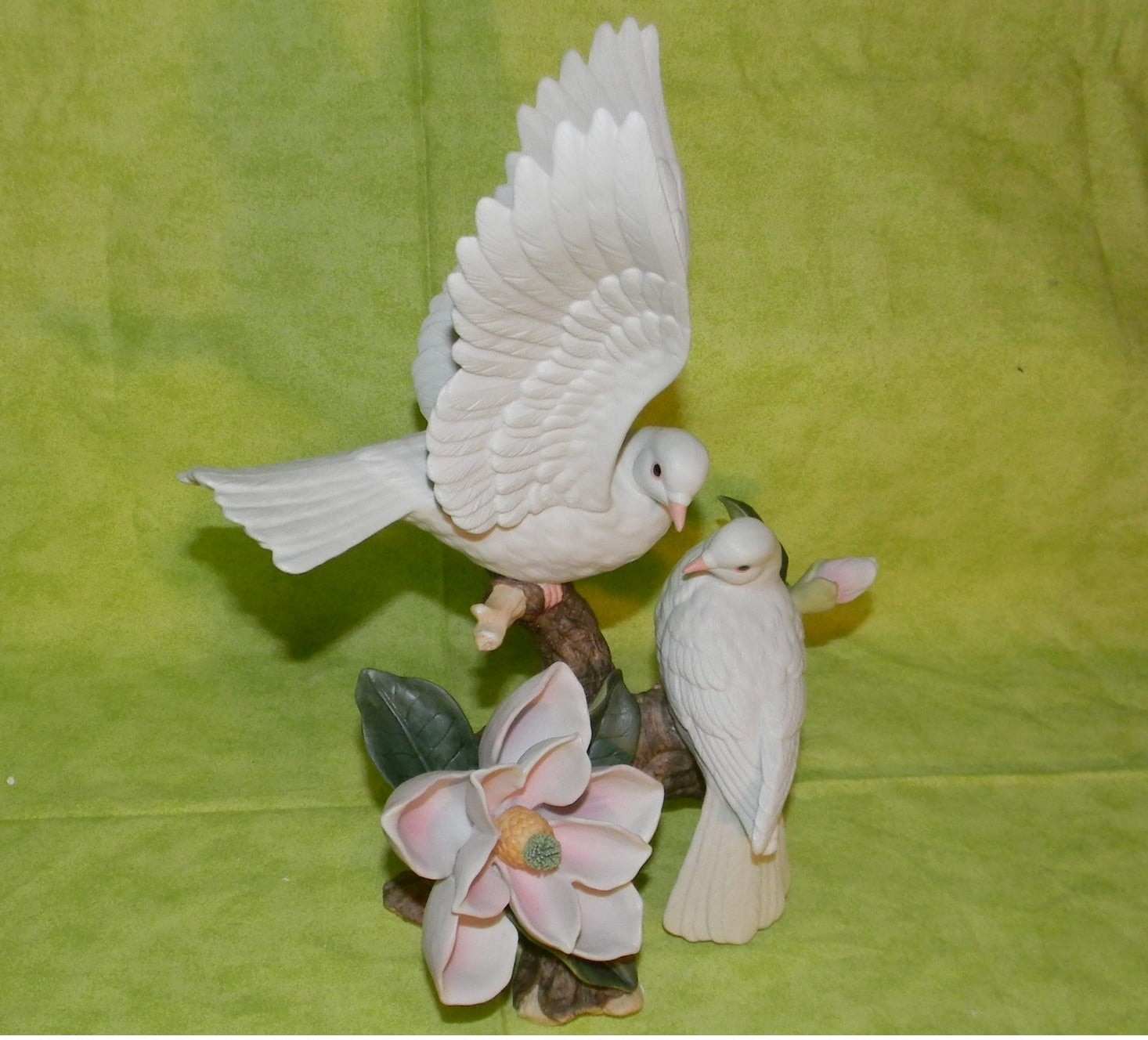 HOMCO 1999 Classic Porcelain Magnolia Delight Doves Bird Figurine