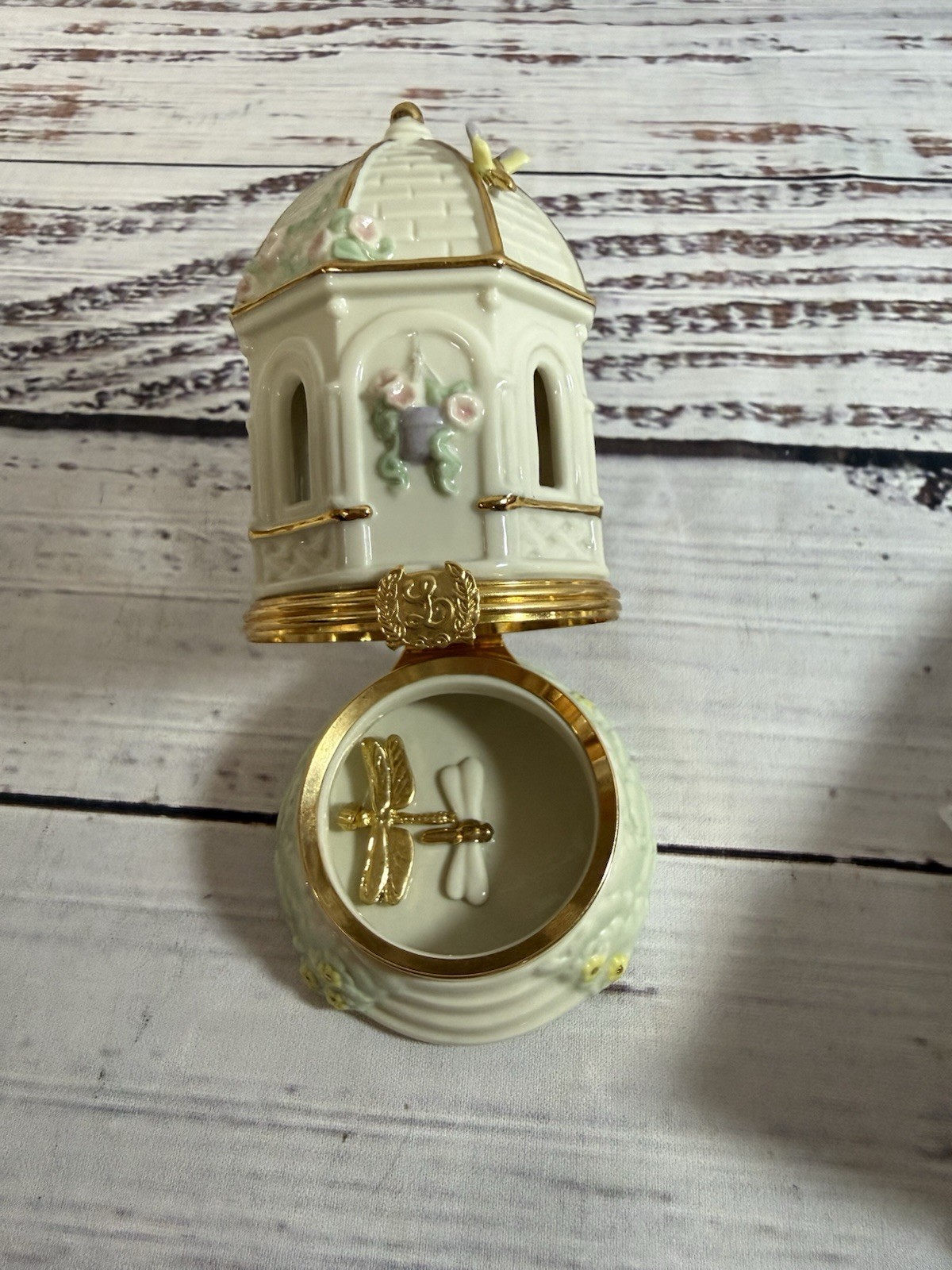 Lenox “The Garden Gazebo Treasure Box” with Gold Plated Dragonfly Charm