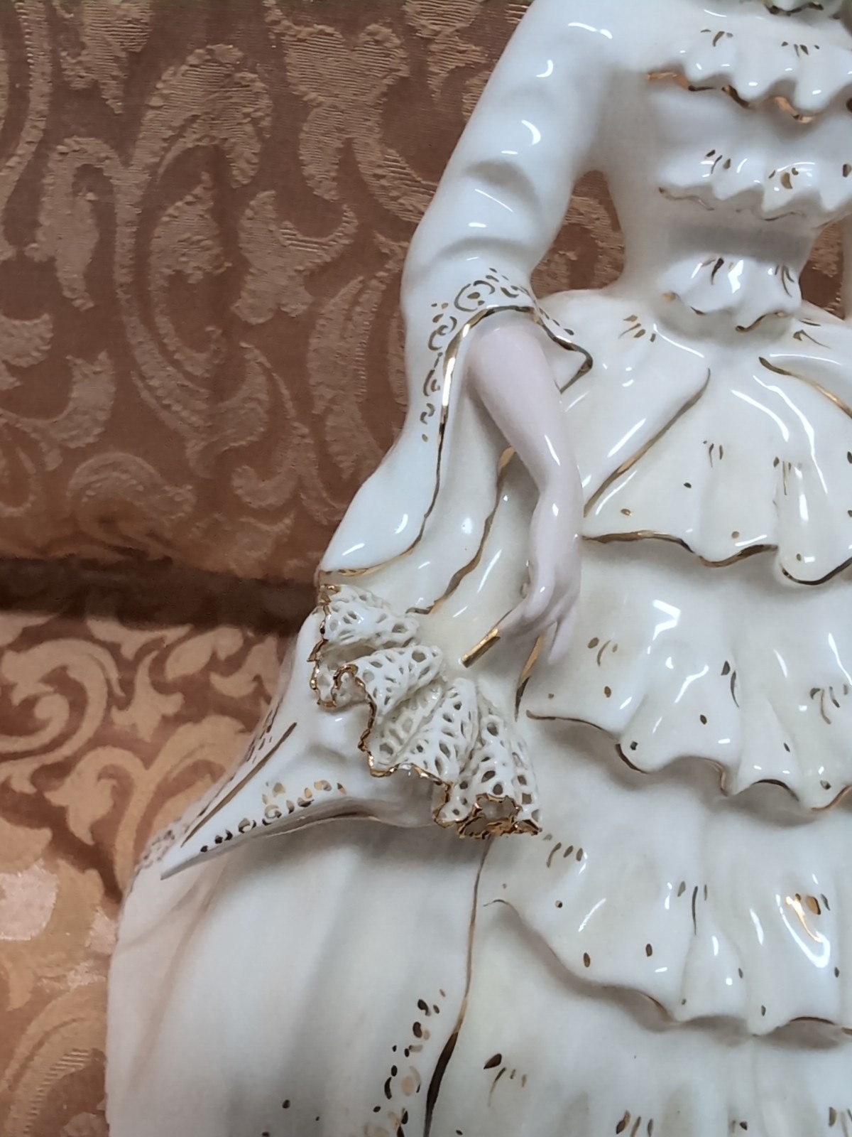 Lovely Florence Ceramics Pasadena ” Charmaine” White & Gold