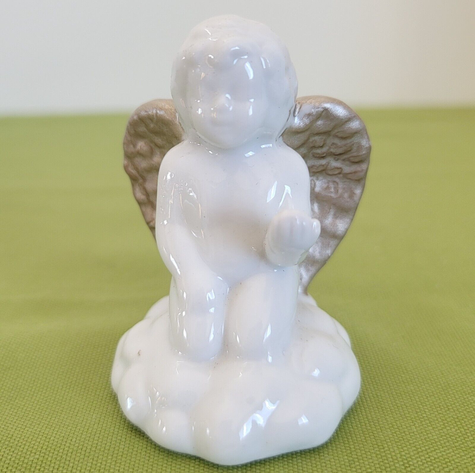 Kneeling China Angel Cherub Figurine Gold Wings Hand Painted 3″ Tall