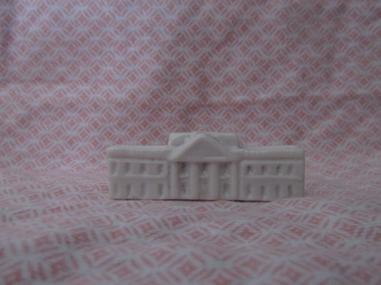 Red Rose Tea WADE England Figurine American Heritage Series white Building