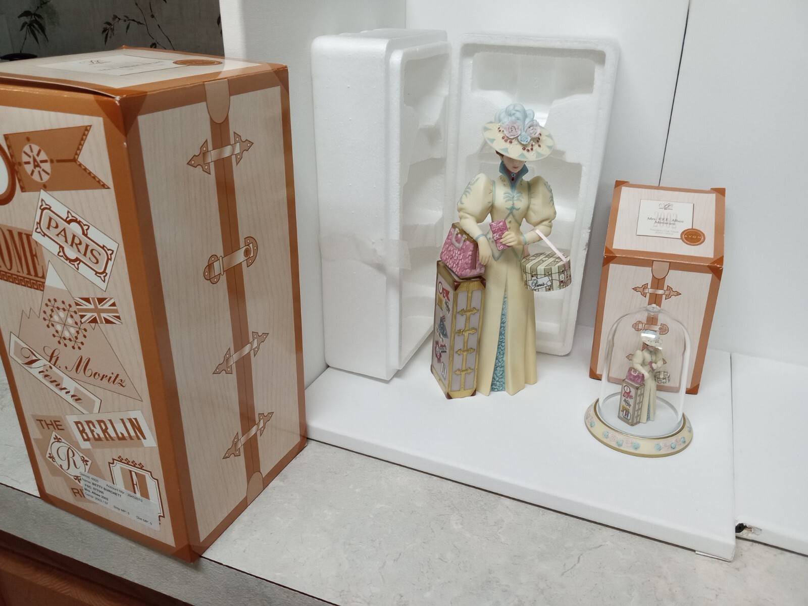 AVON 2002 Presidents Club Sales Award Mrs Albee Full Figurine