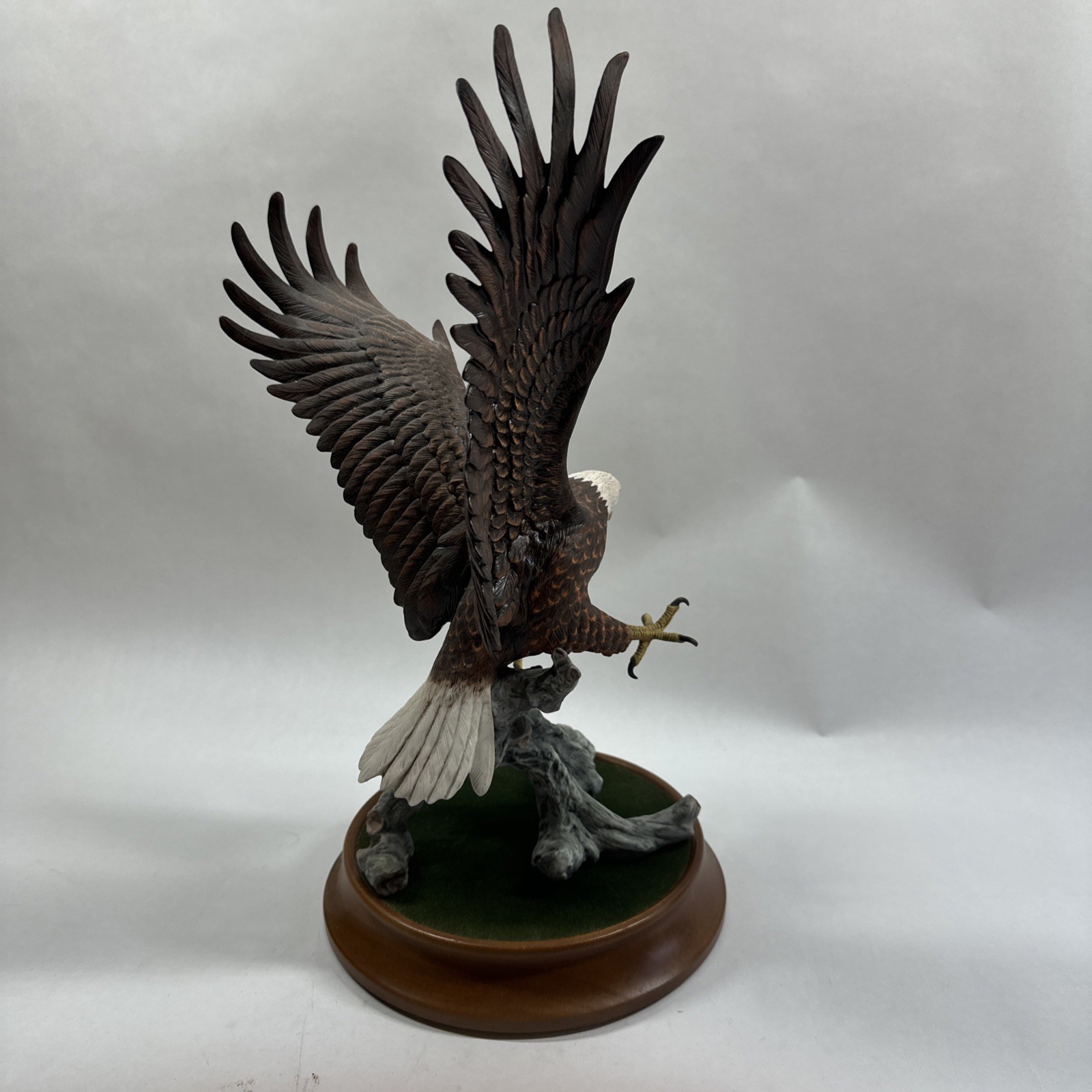 Franklin Mint American Majesty Bald Eagle Porcelain Figurine Van Ruyckevelt 1987